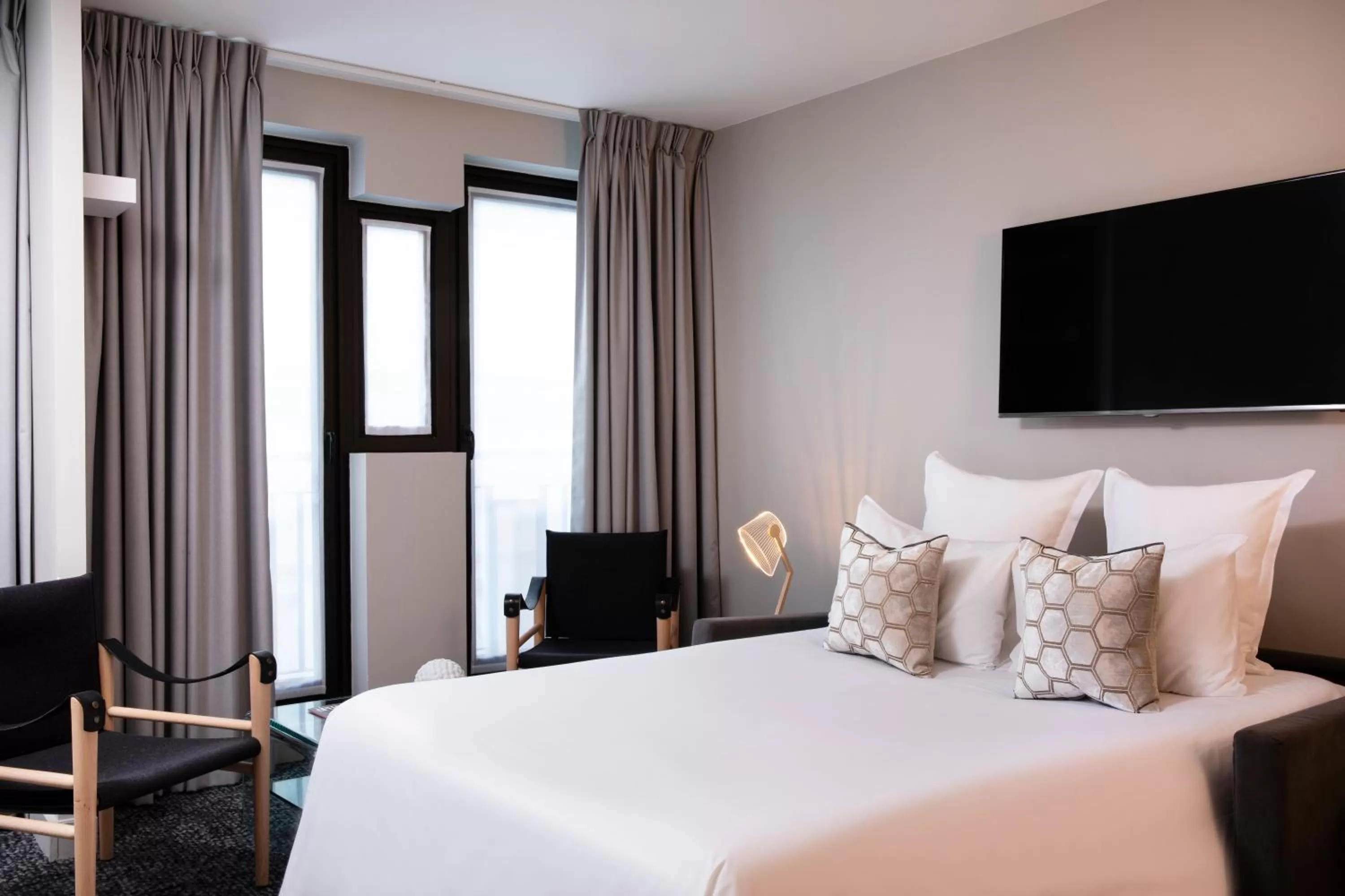 Photo of the whole room, Bed in Paris Bastille