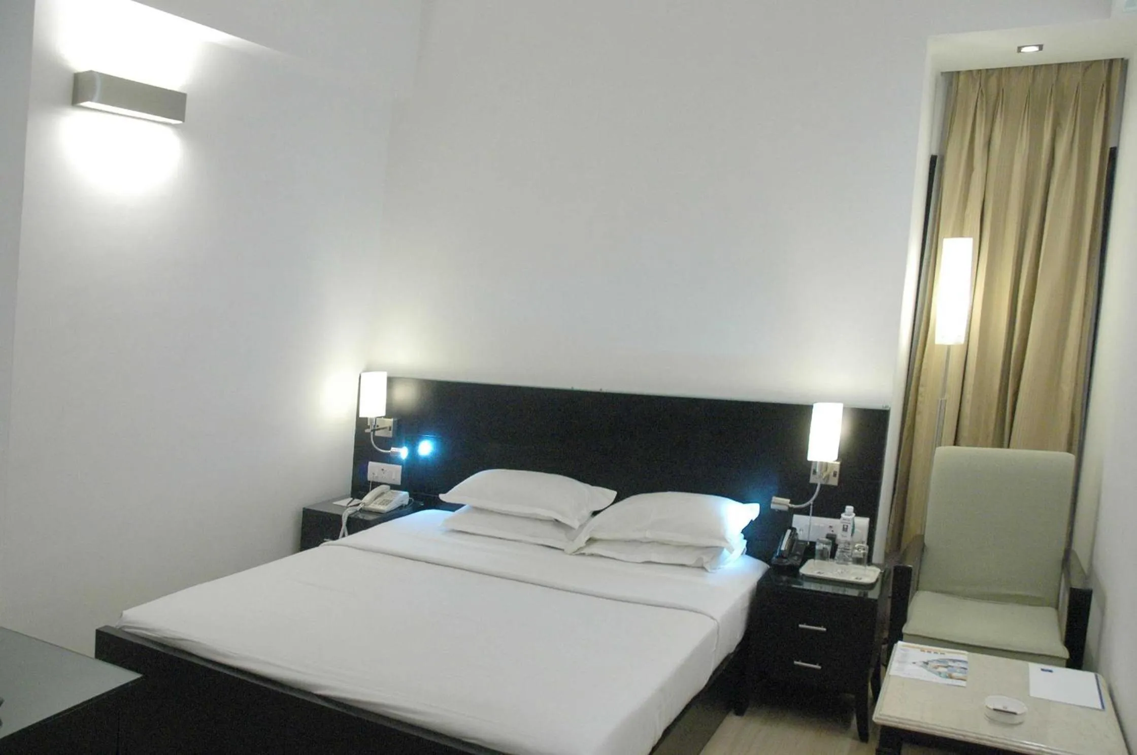 Bedroom, Bed in Comfort Inn Sunset