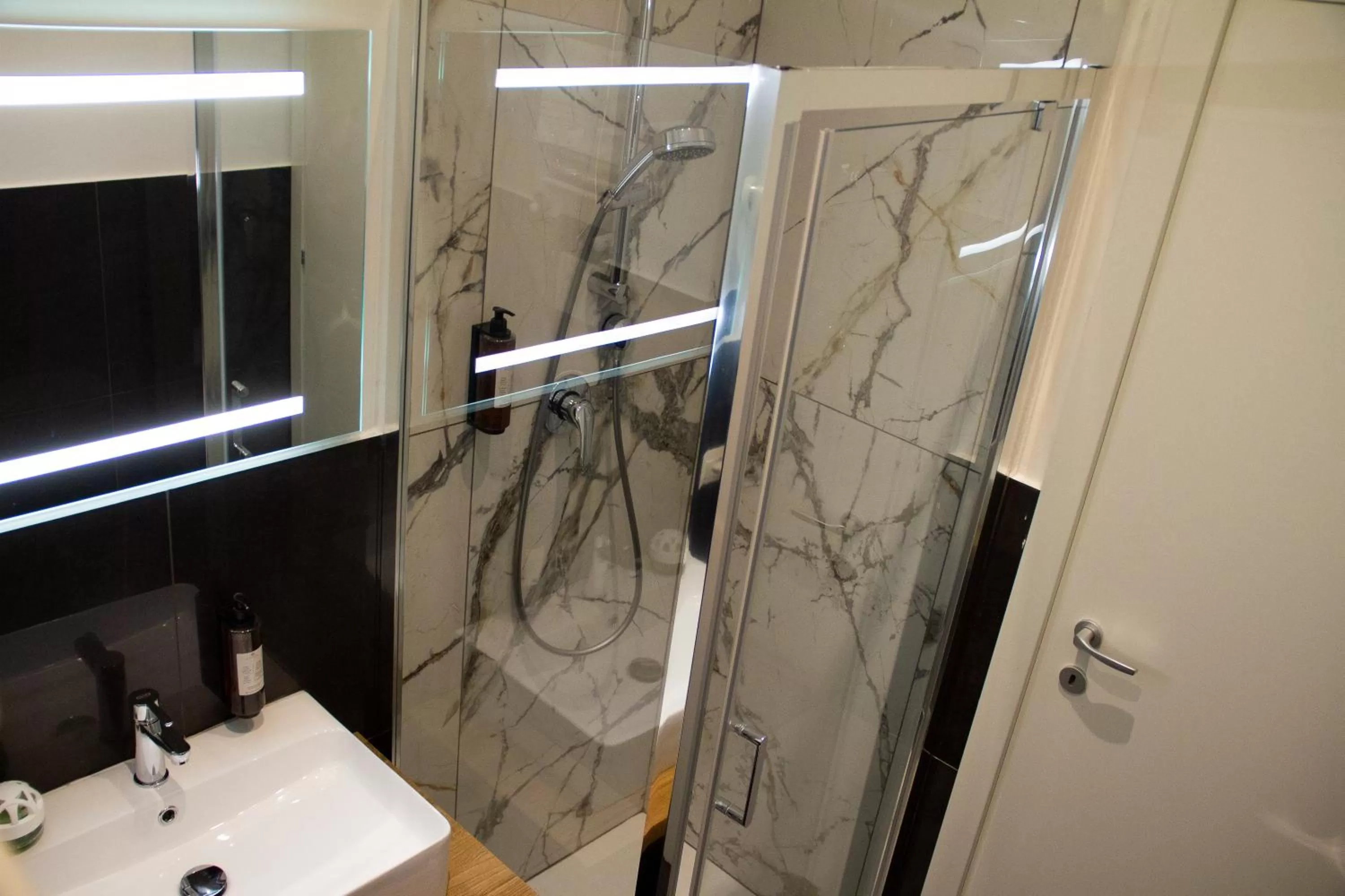 Shower in Michelangelo Vatican Rooms