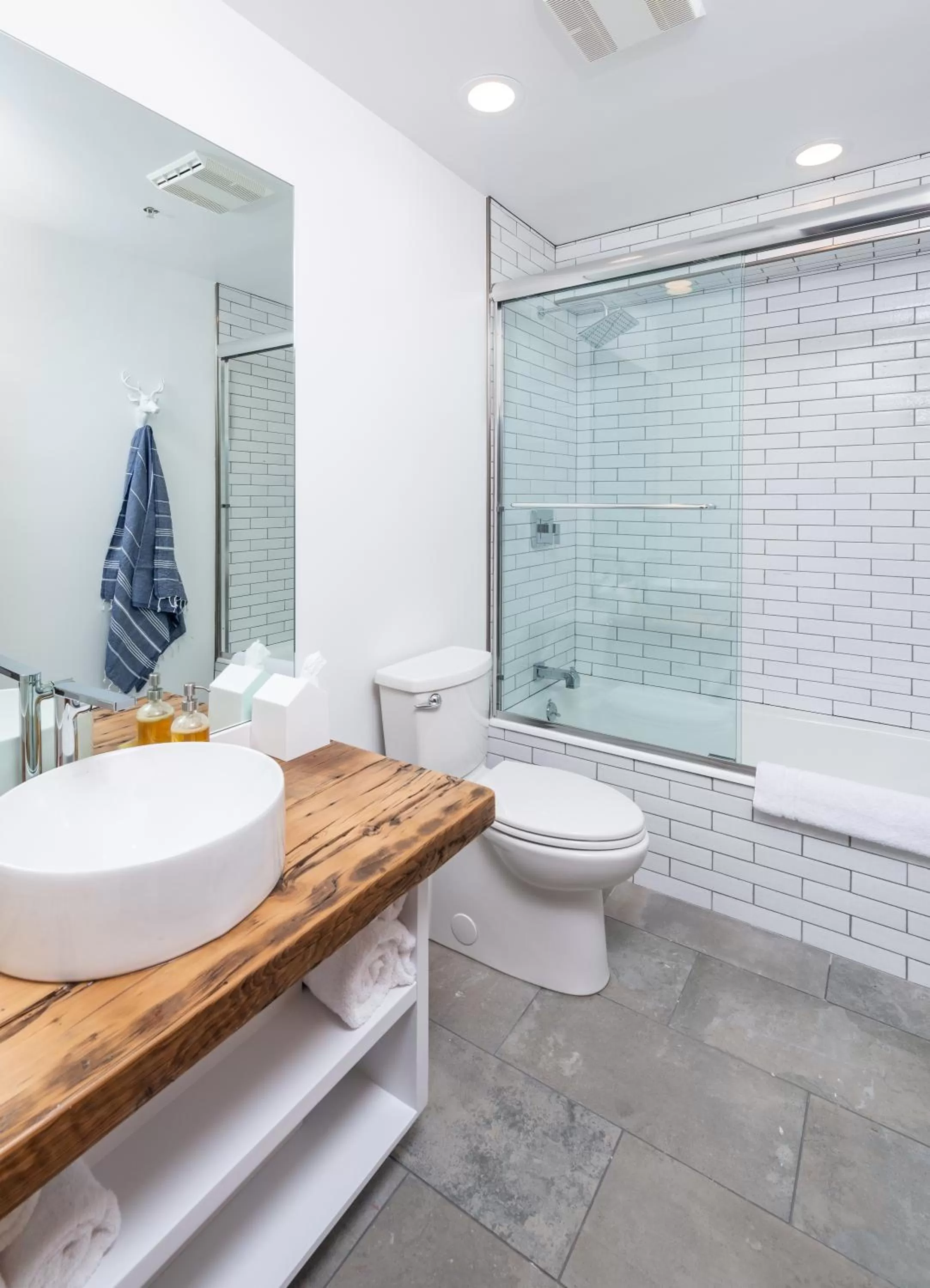 Bathroom in ViewPoint Hotel
