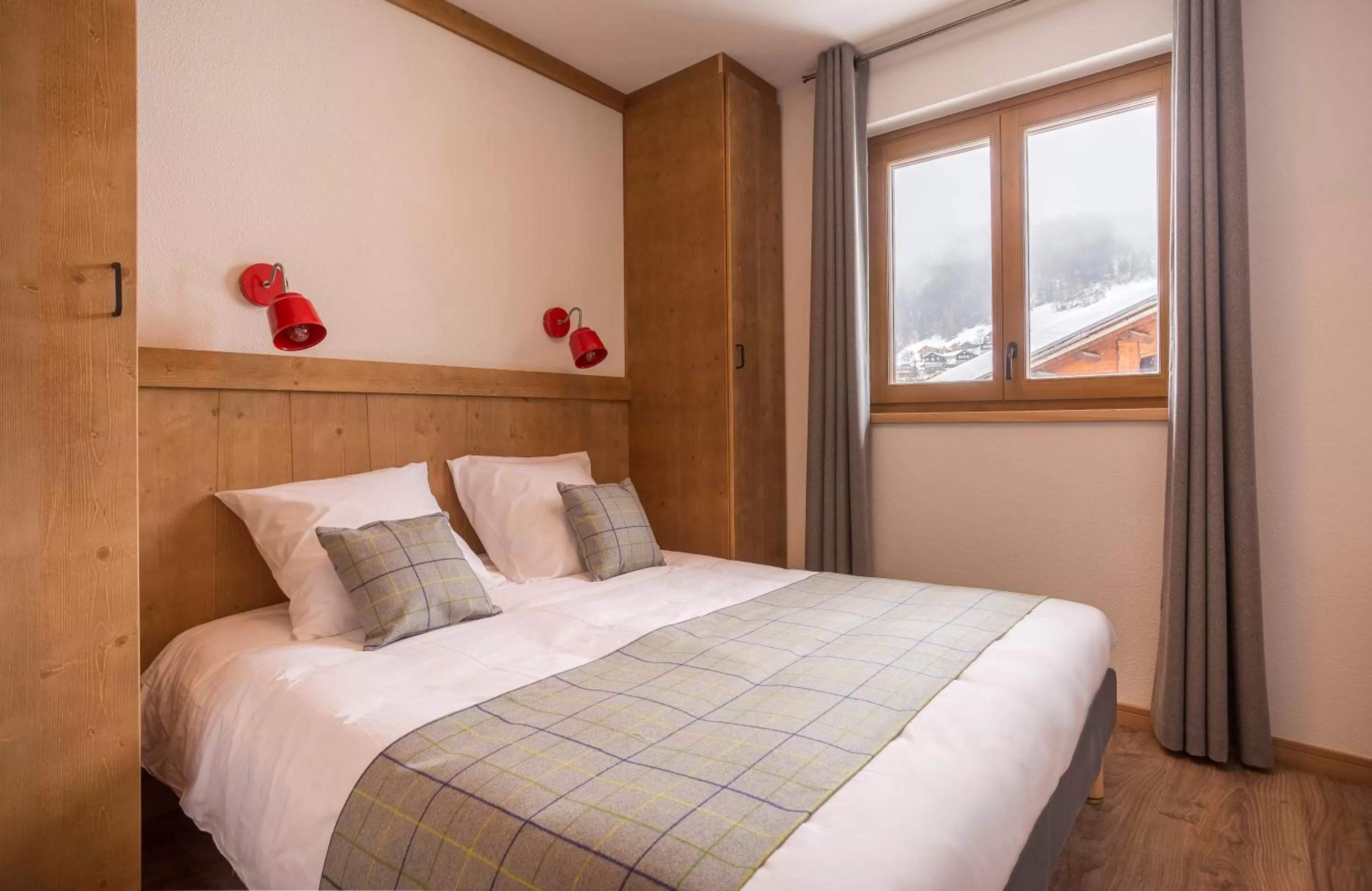 Bedroom, Bed in Résidence Club MMV La Clé des Cimes