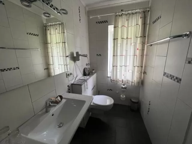 Bathroom in Hotel Rehkitz