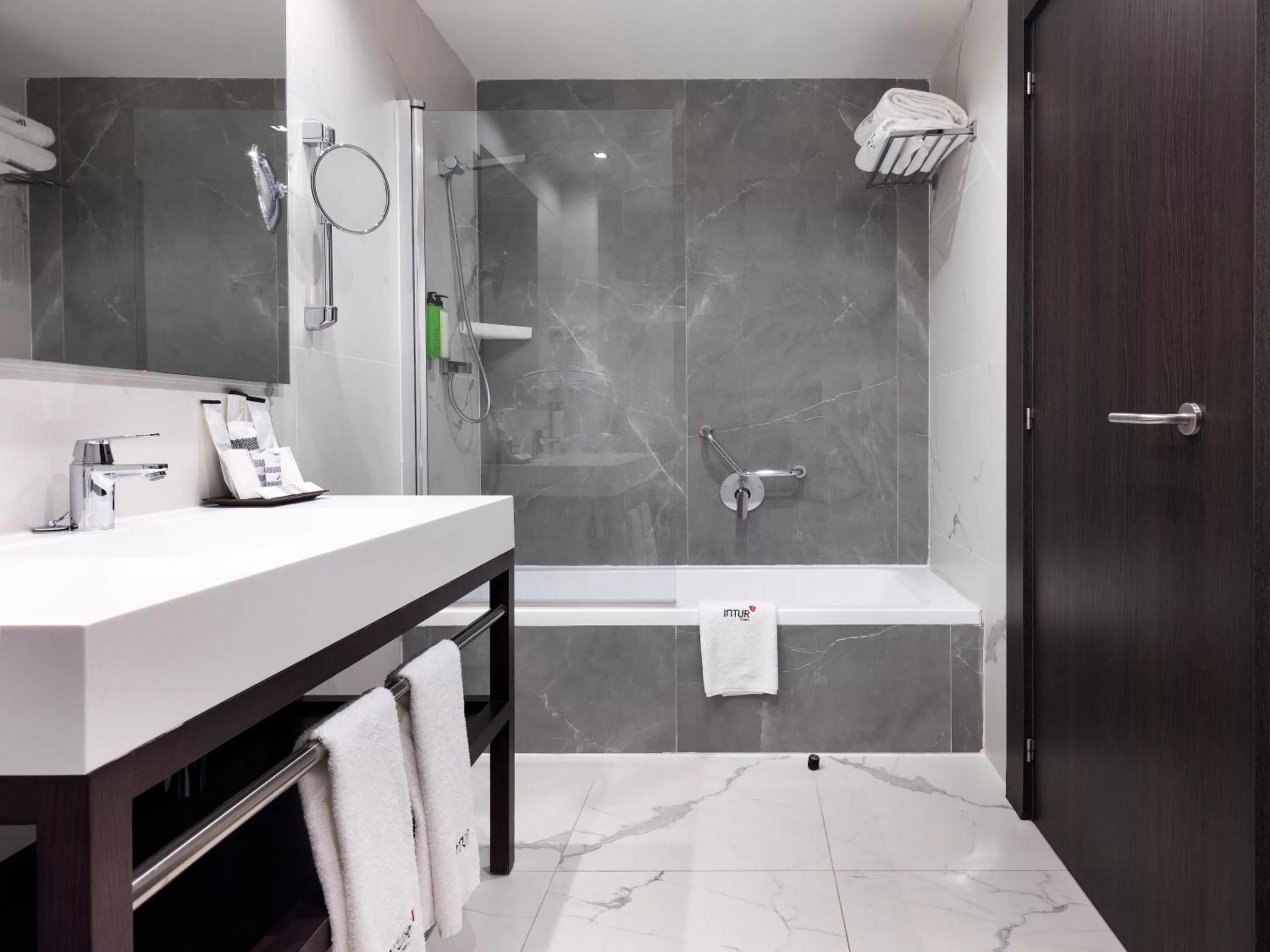 Bathroom in Intelier Palacio San Martin