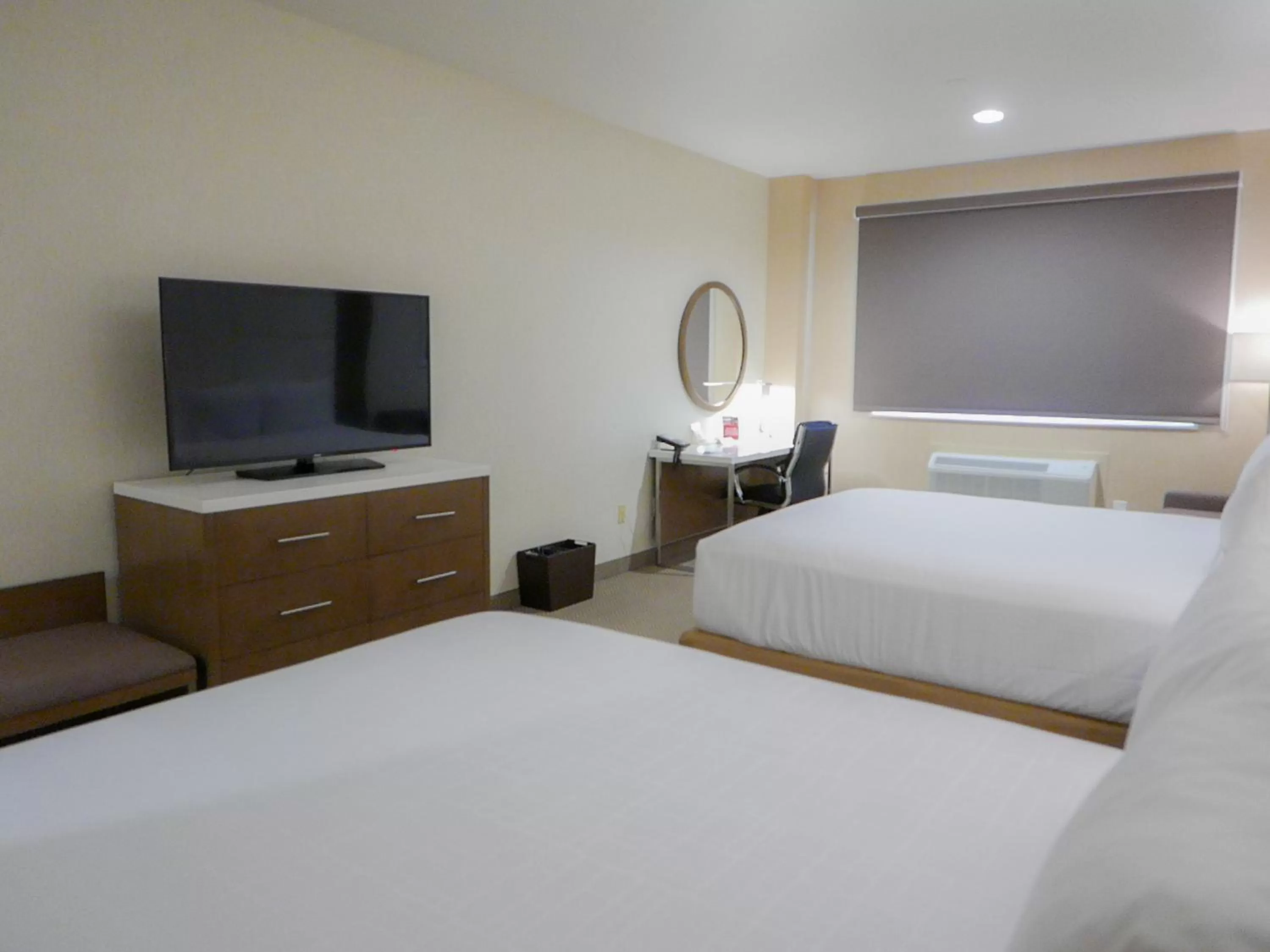 Bed in Wyndham Anaheim
