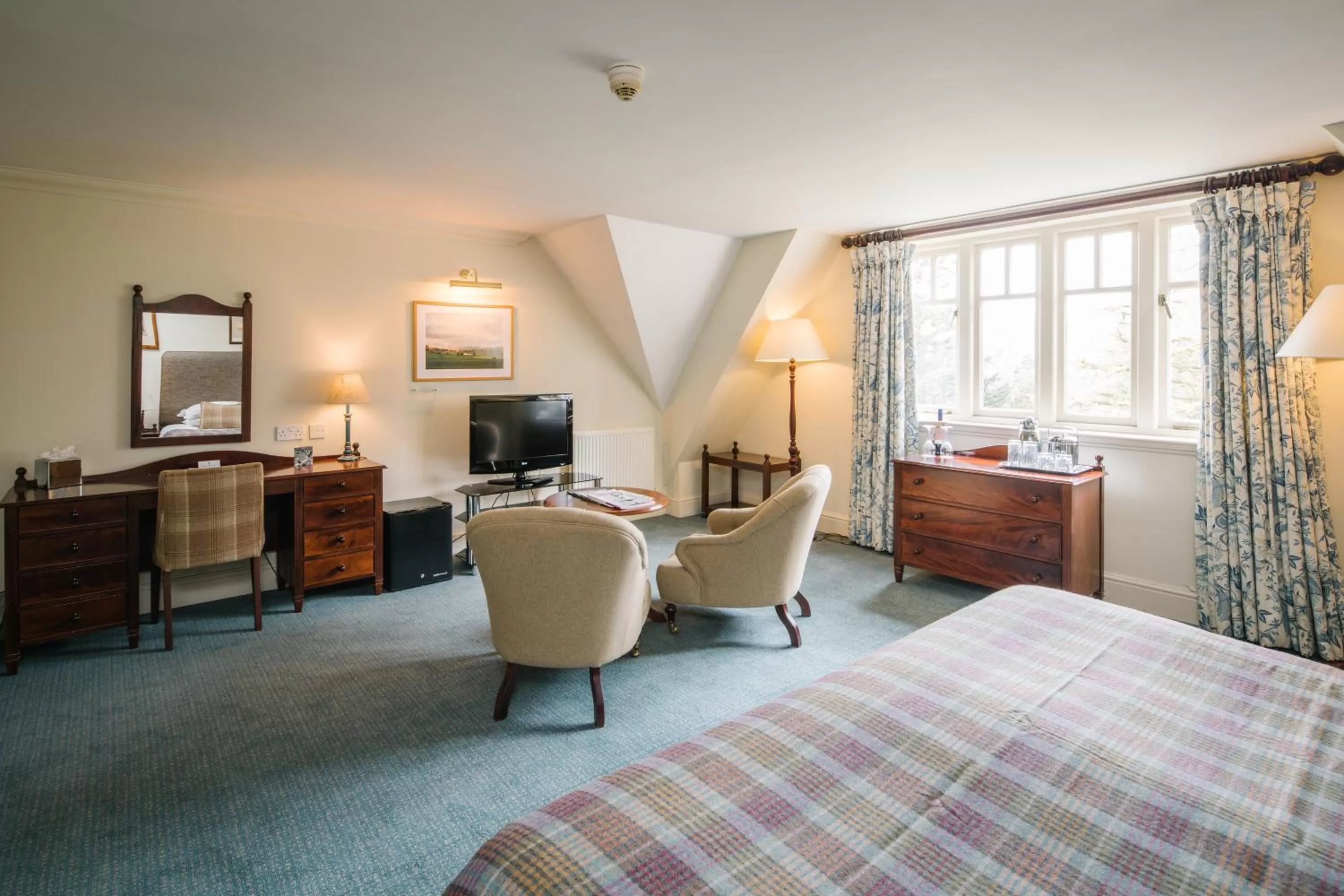 Seating area, Bed in Lindeth Howe