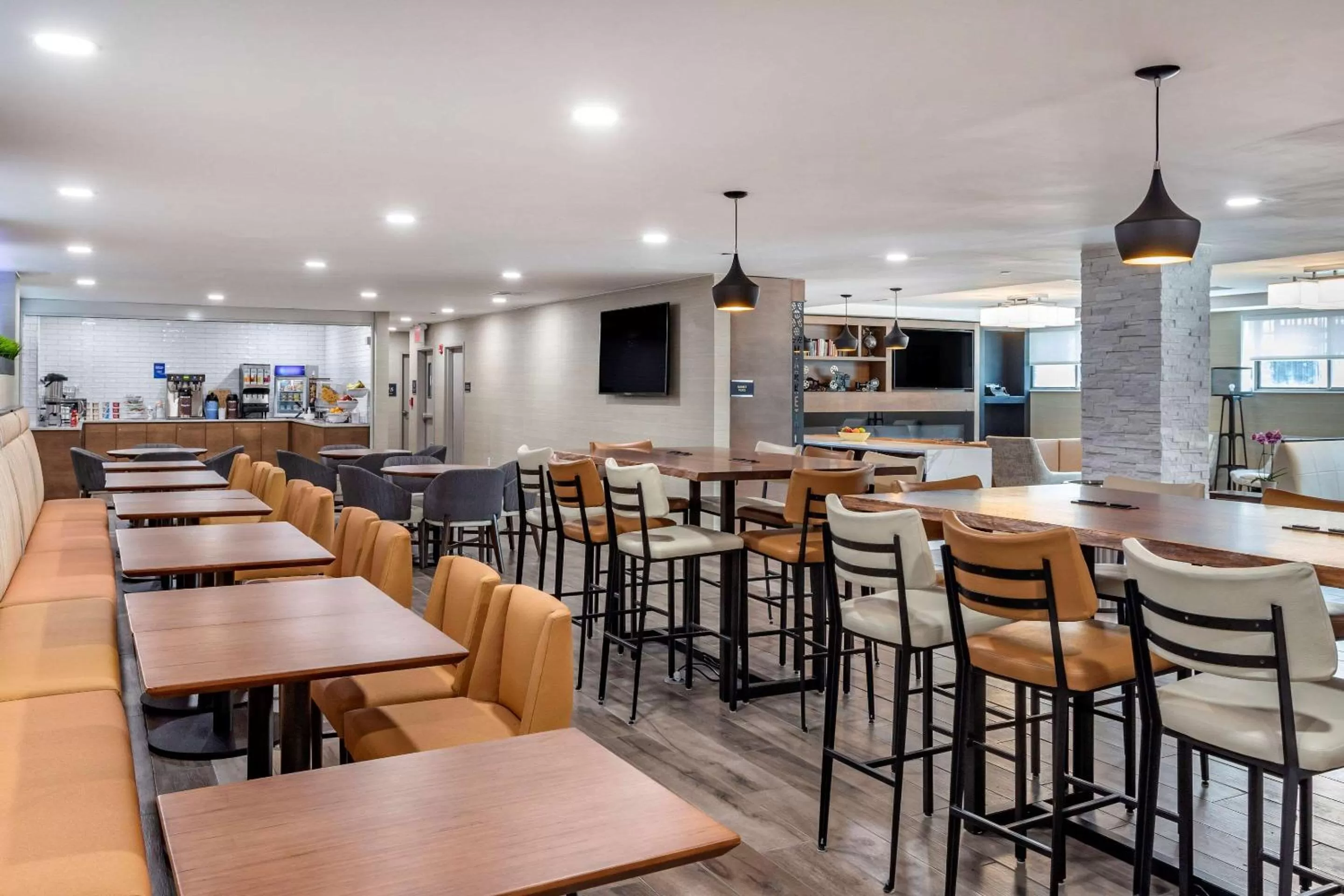 Restaurant/places to eat in Comfort Inn JFK Airport