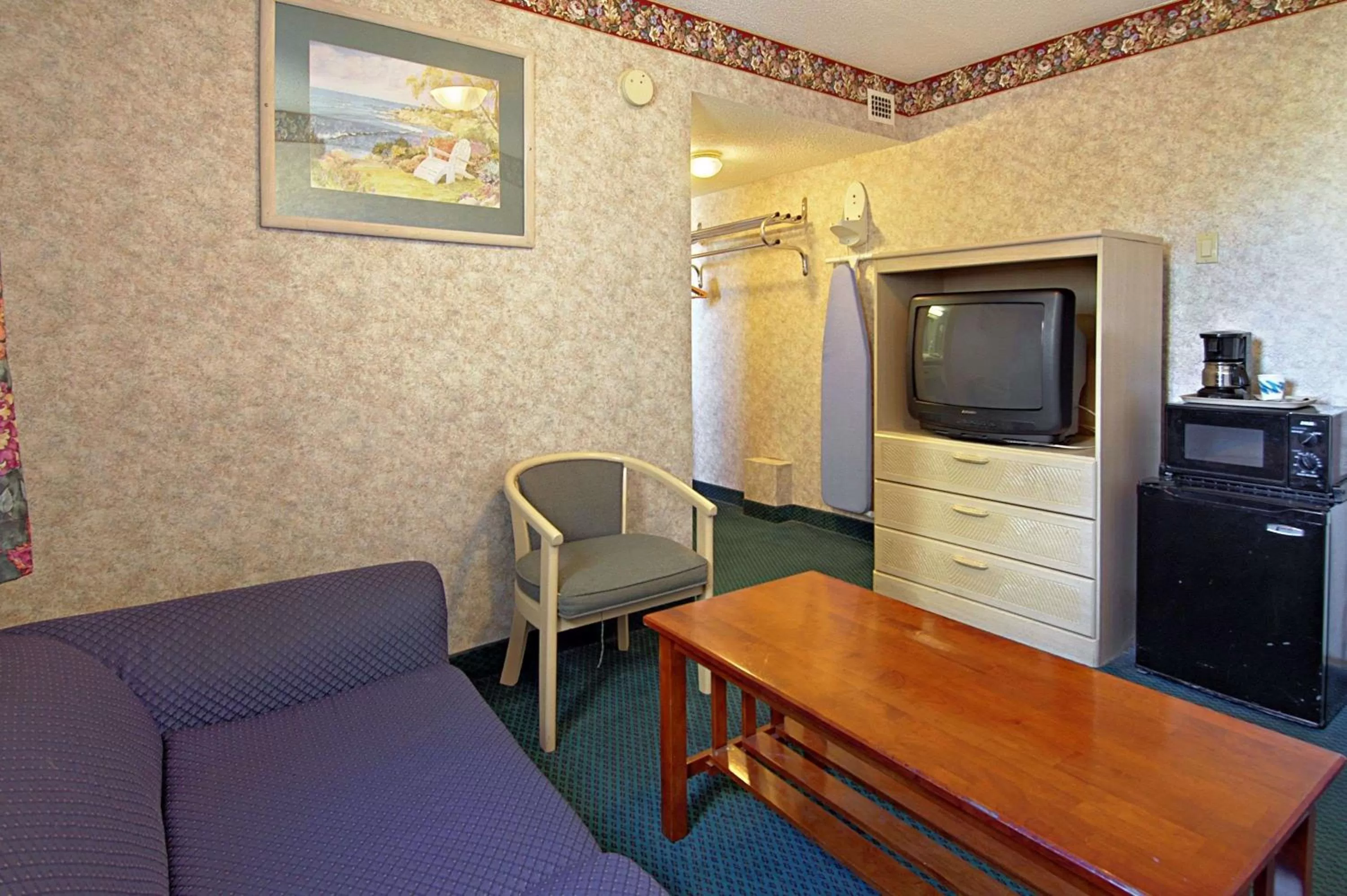 Photo of the whole room in Super 8 by Wyndham Atlantic City