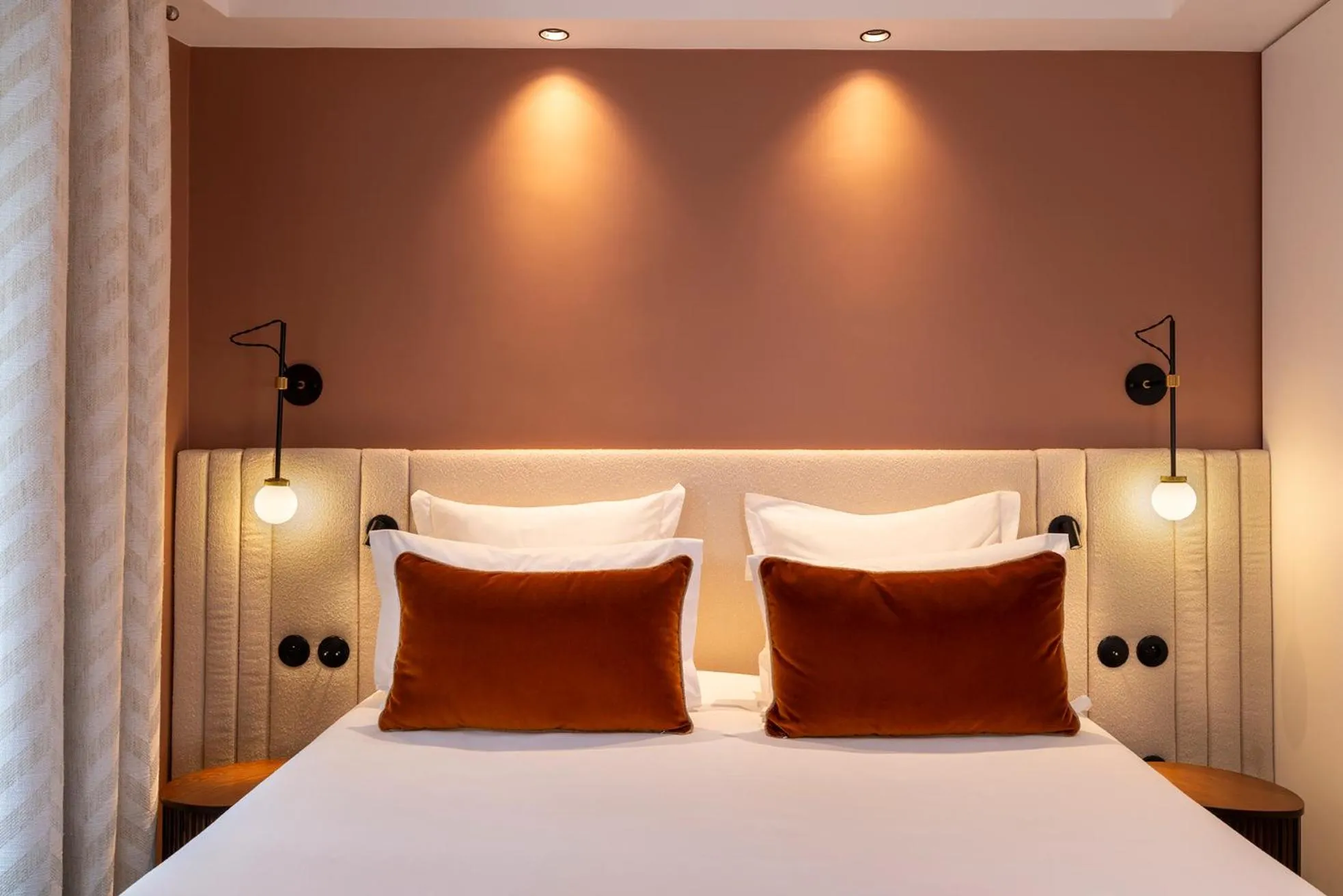 Bed in Hotel Chavanel