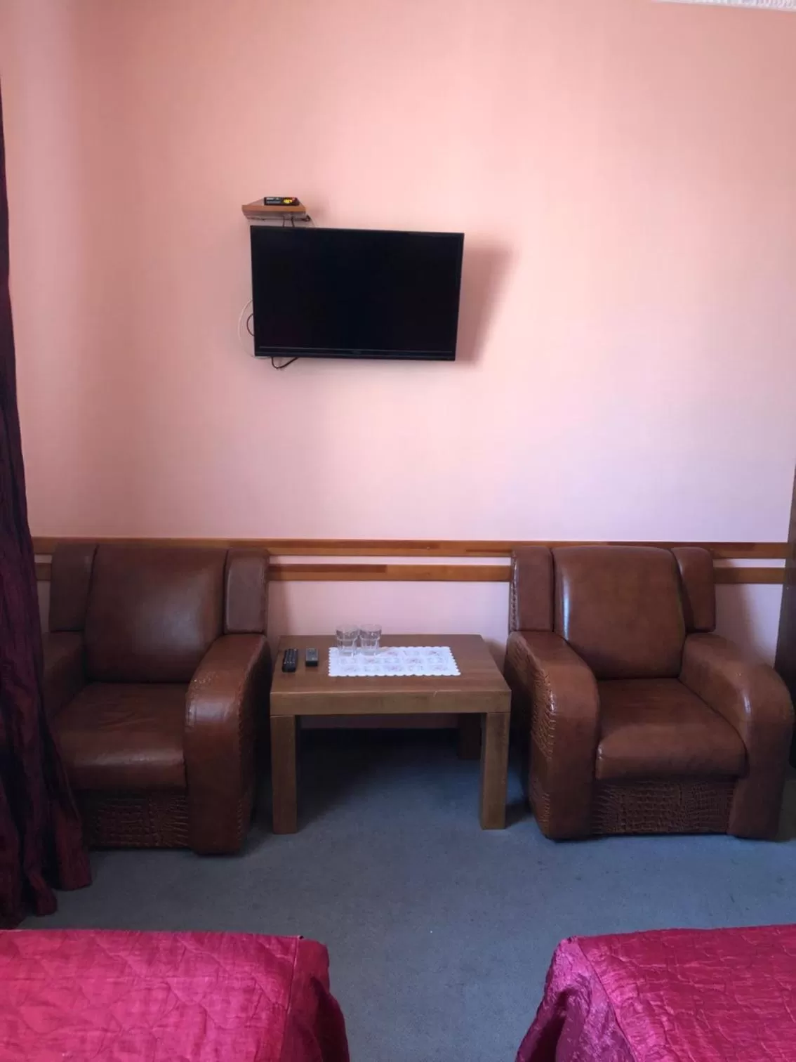 TV/Entertainment Center in Maestro