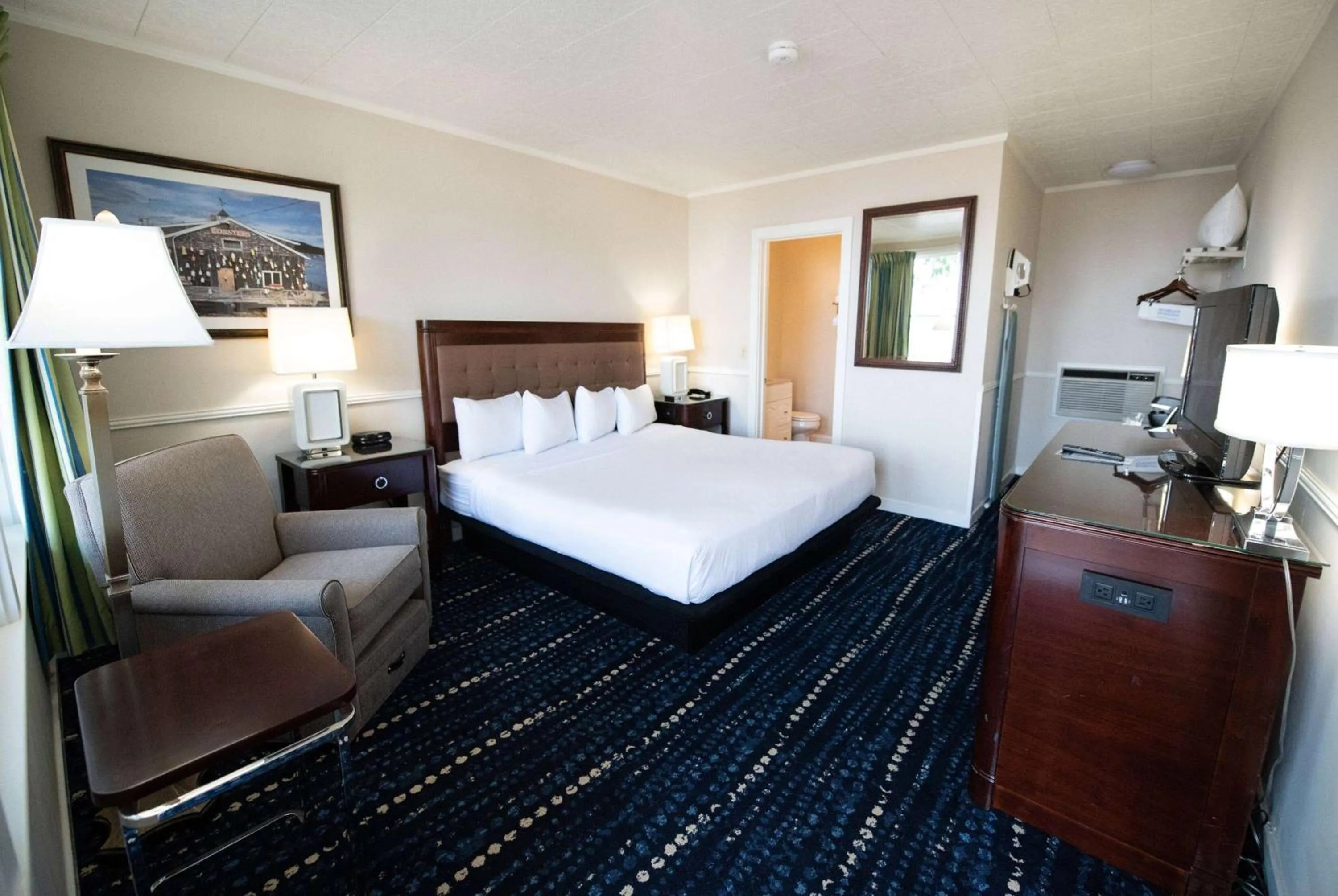 Photo of the whole room, Bed in Days Inn by Wyndham Bar Harbor