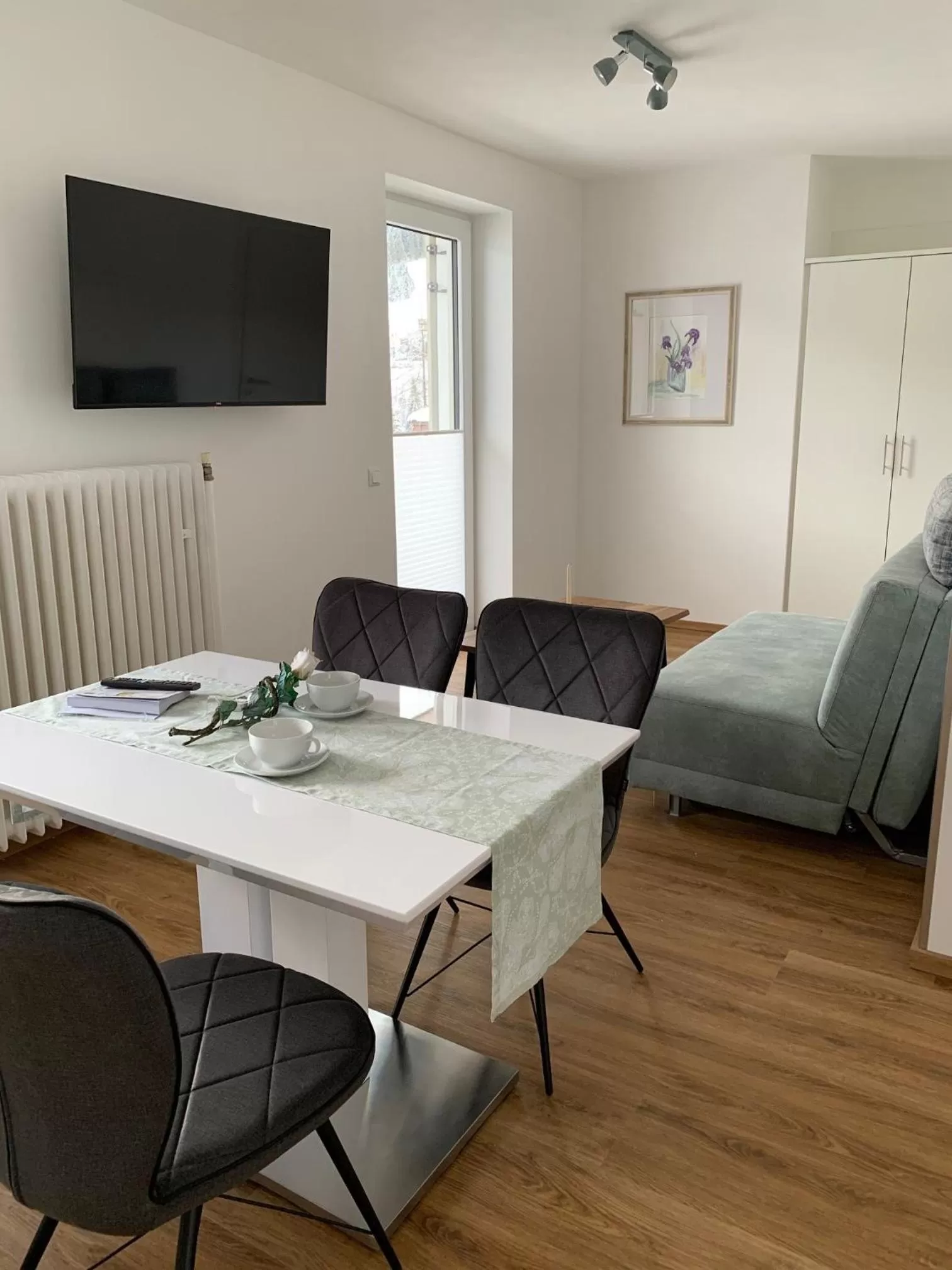 Communal lounge/ TV room in Nefer, Haus