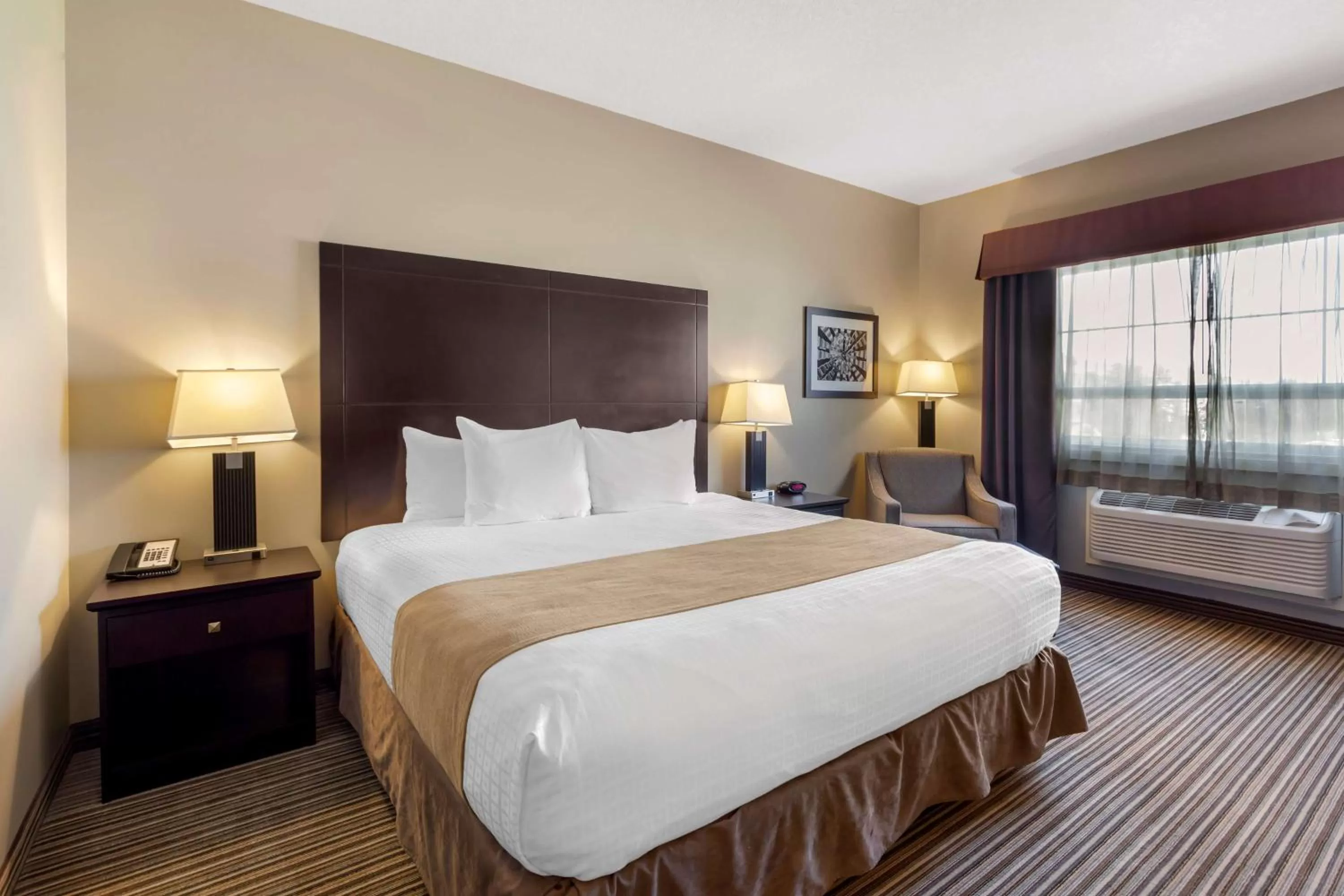 Bedroom, Bed in Best Western PLUS Fort Saskatchewan Inn & Suites