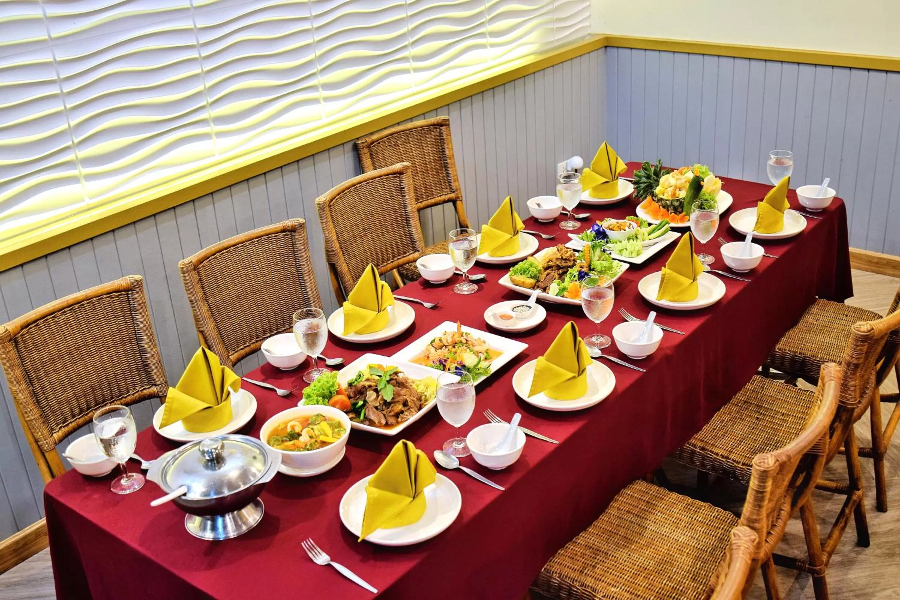 Restaurant/places to eat in Phanomrungpuri Hotel Buriram