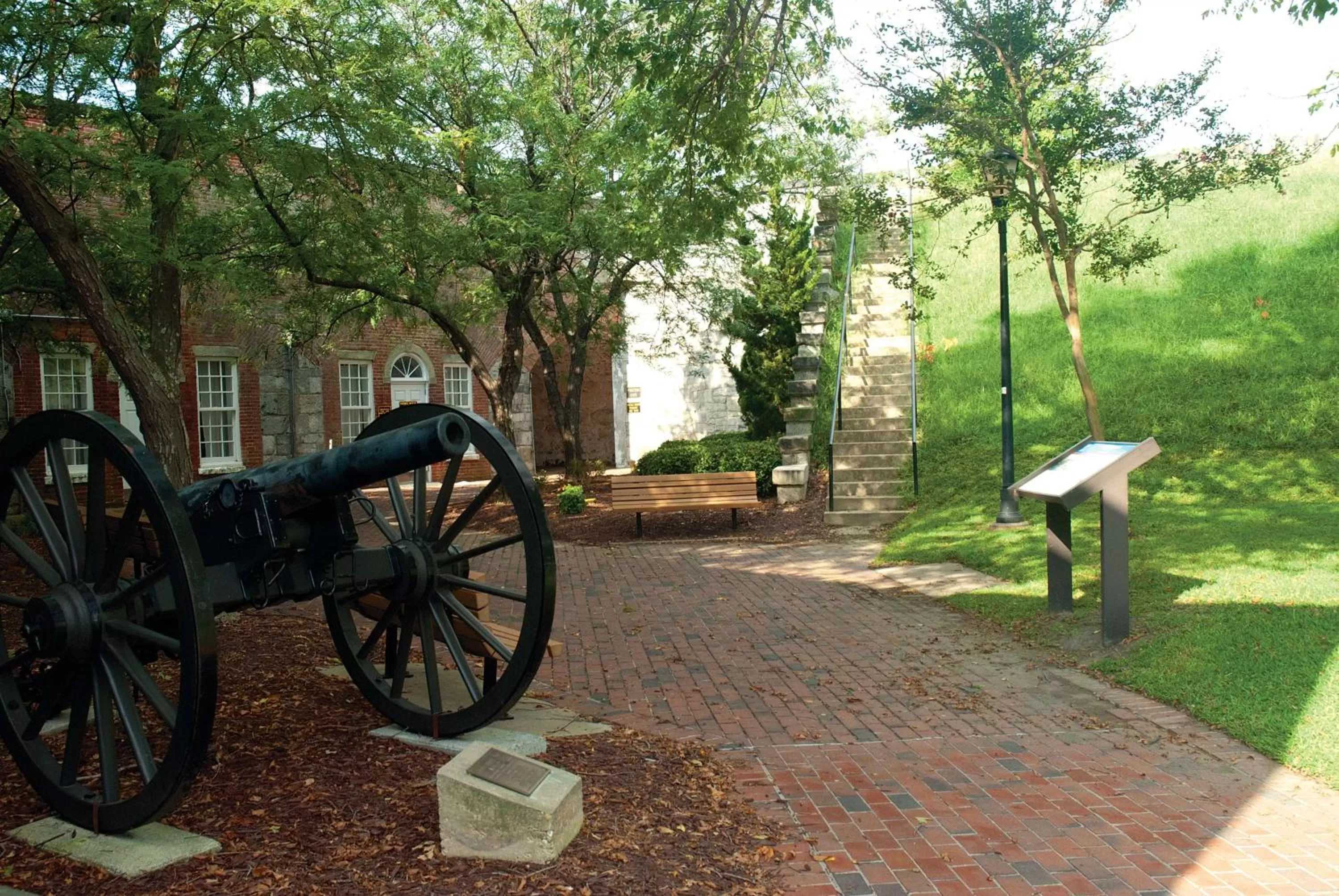 Property building in Hampton Inn Hampton-Newport News