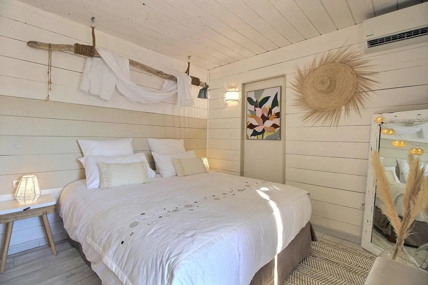 Bedroom, Bed in LE MAS COTHY en Provence