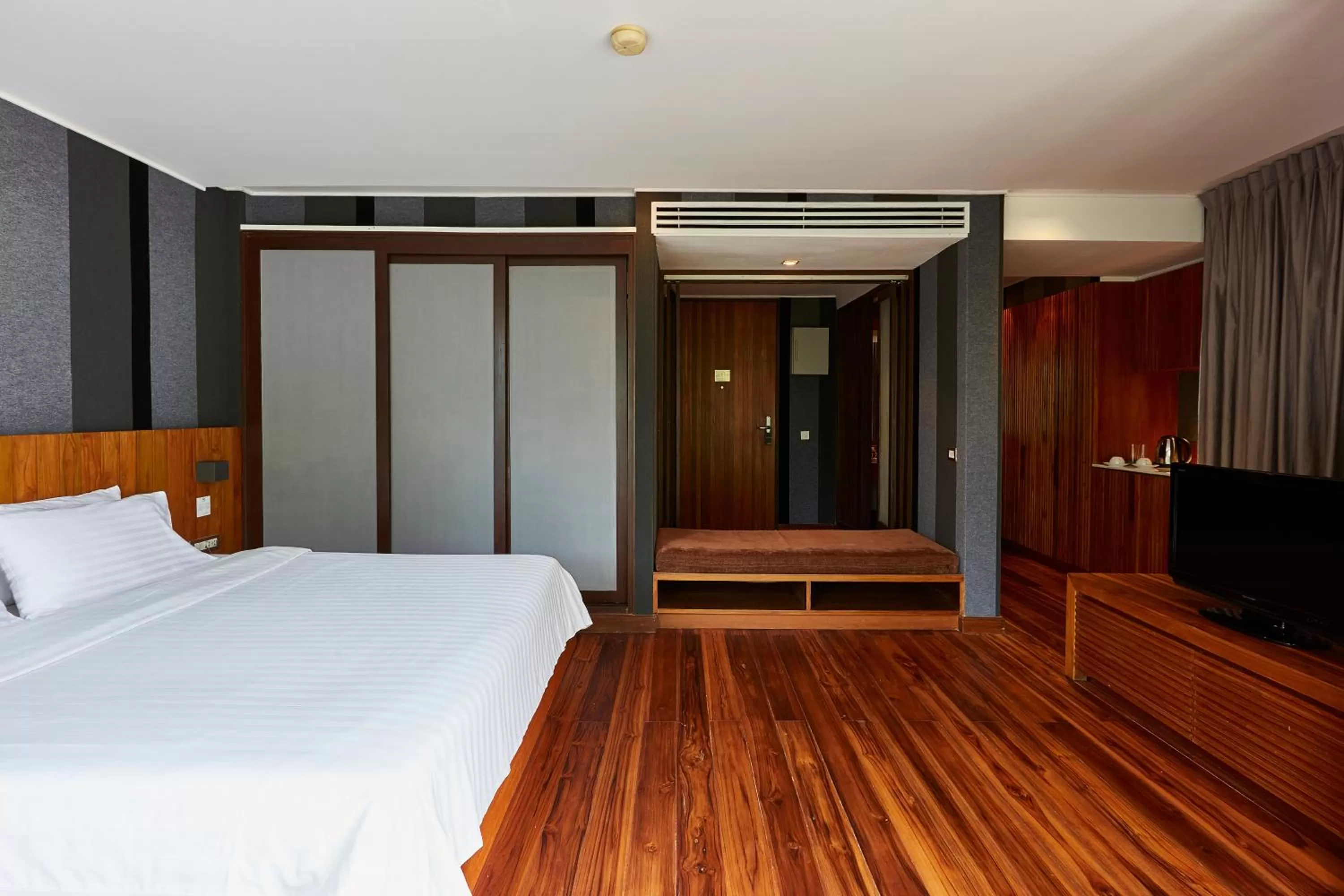 Bed in LUXX Langsuan Hotel - SHA Plus