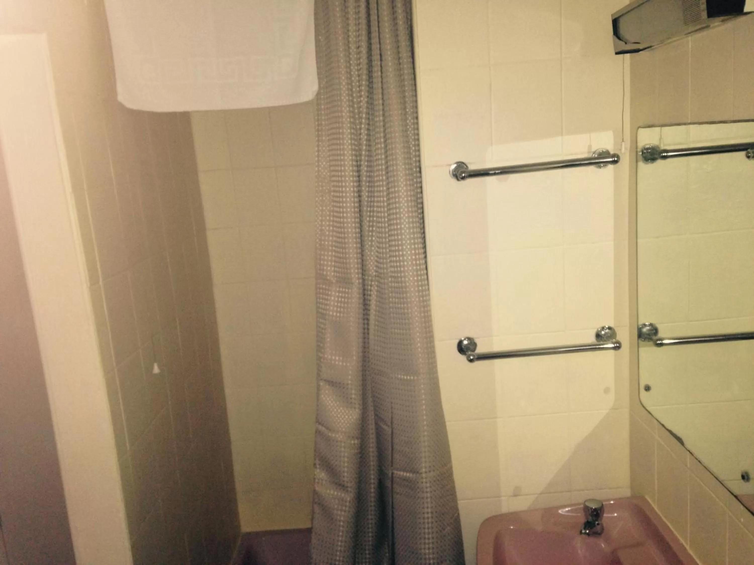 Shower in Peek-a-Booze - Budget Hotel - Adults Only