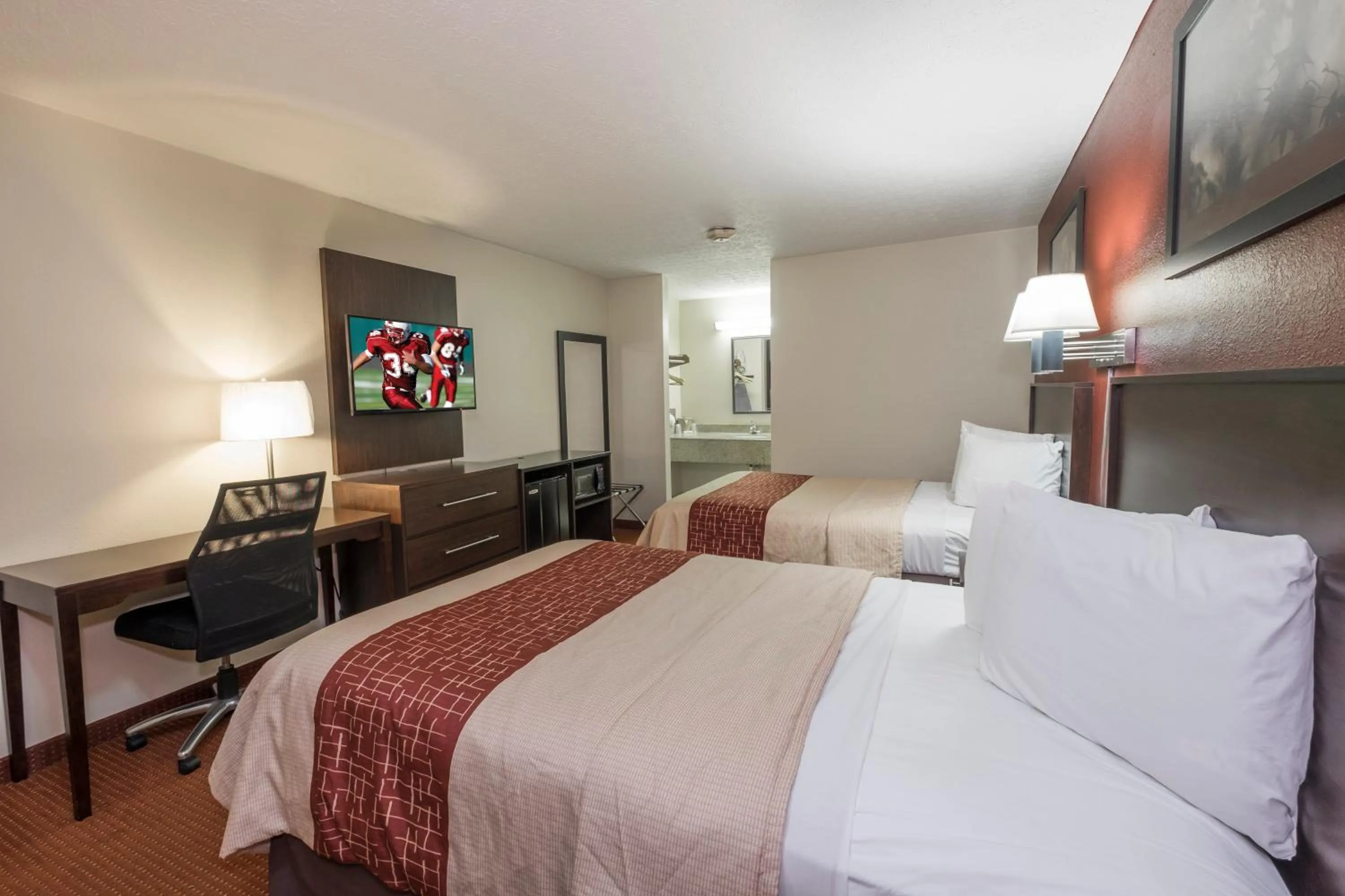 Photo of the whole room in Red Roof Inn Columbus Northeast Westerville