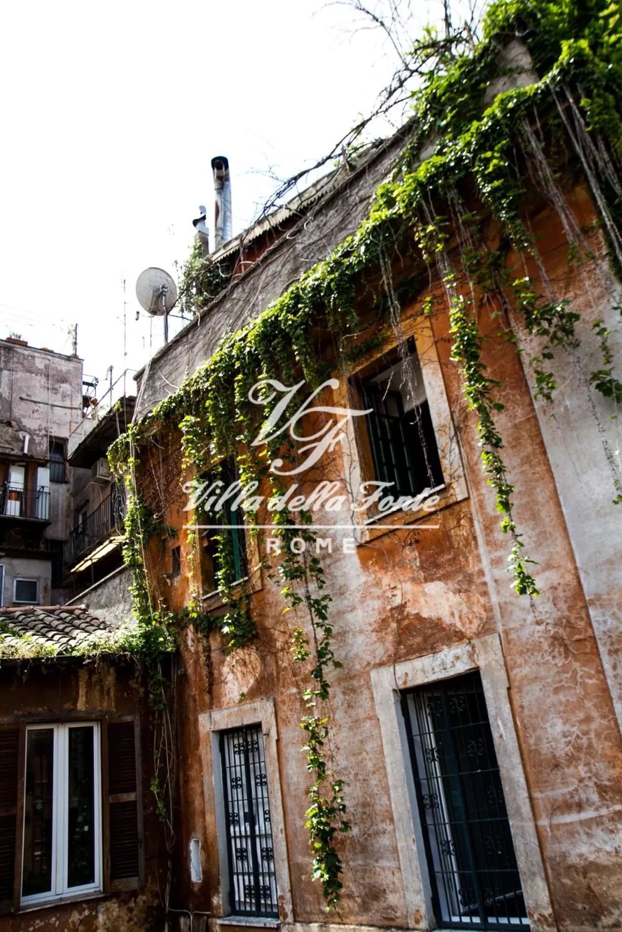 Property building in Villa della Fonte