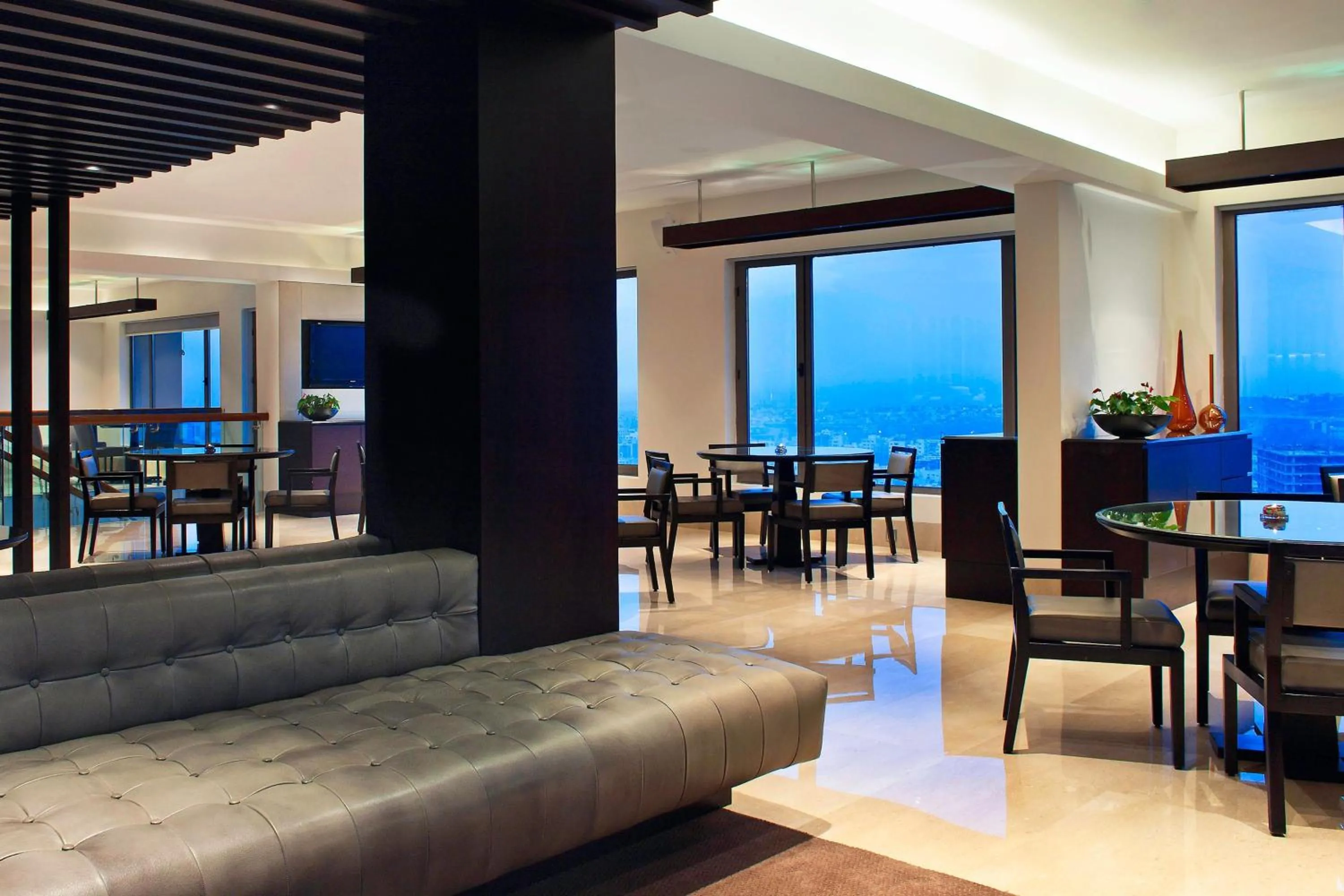 Lounge or bar in The Westin Hyderabad Mindspace