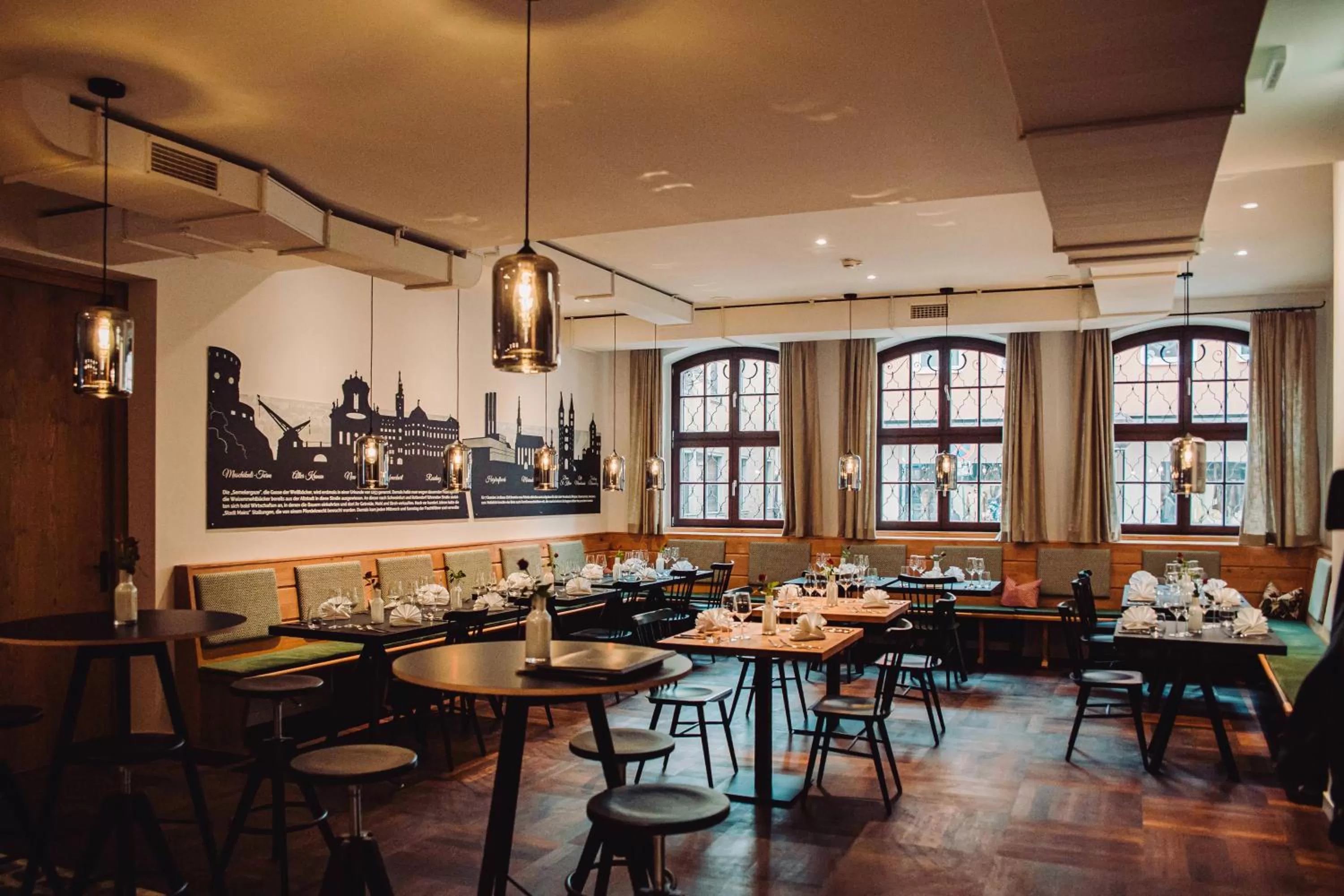 Restaurant/places to eat in Hotel Zur Stadt Mainz in Würzburger Innenstadt