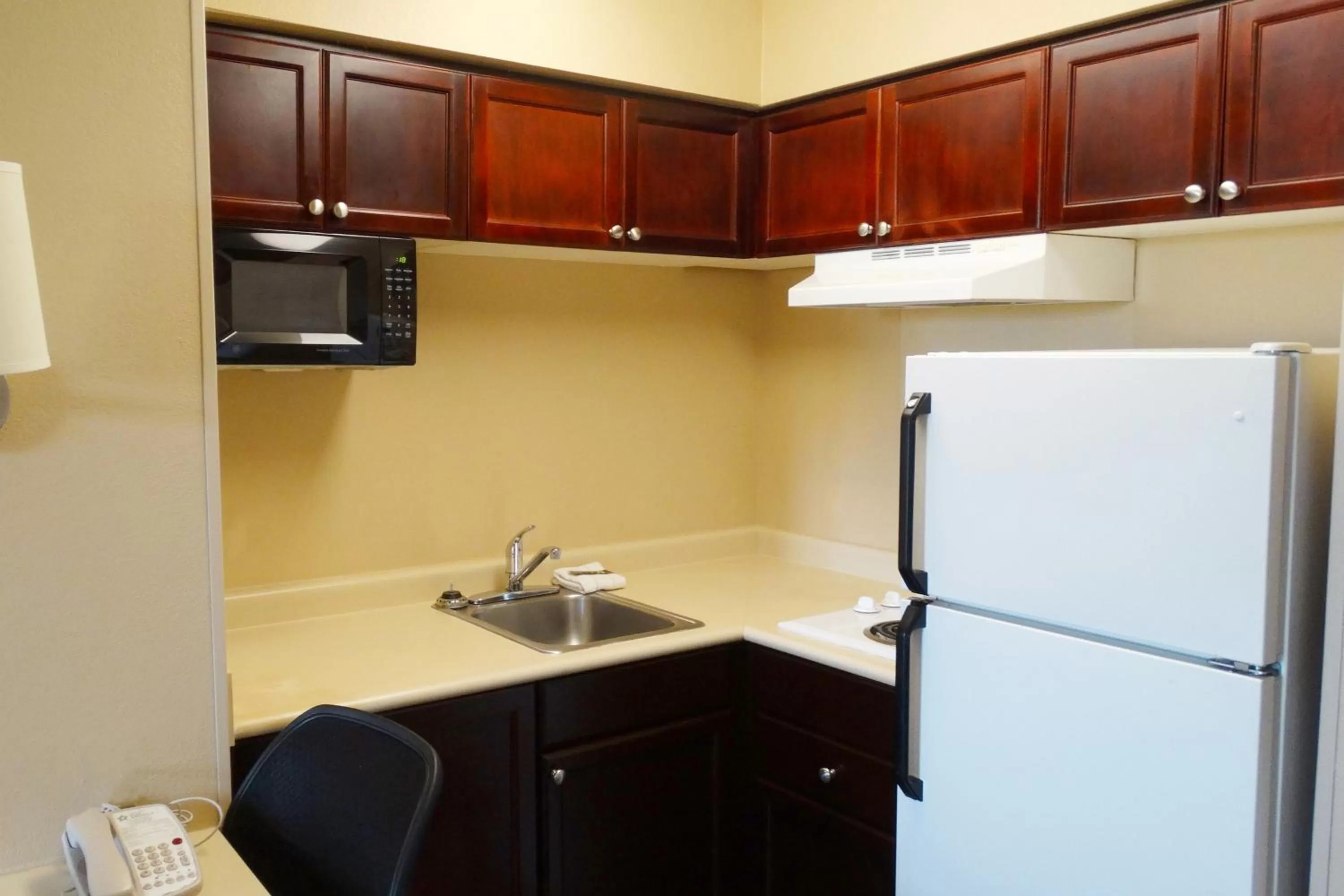 Kitchen or kitchenette in Extended Stay America Suites - Atlanta - Gwinnett Place