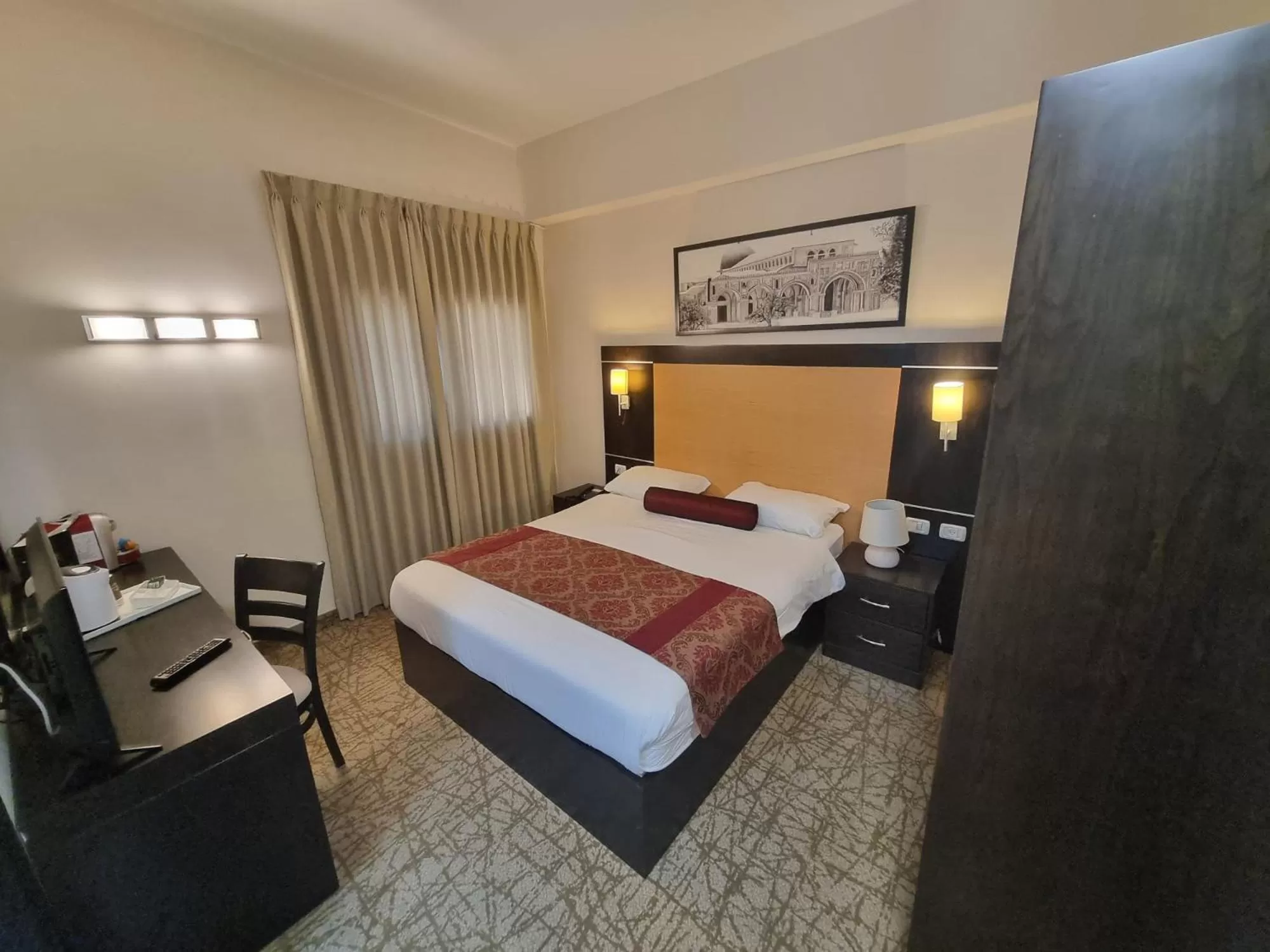 Bed in New Capitol Hotel - Jerusalem