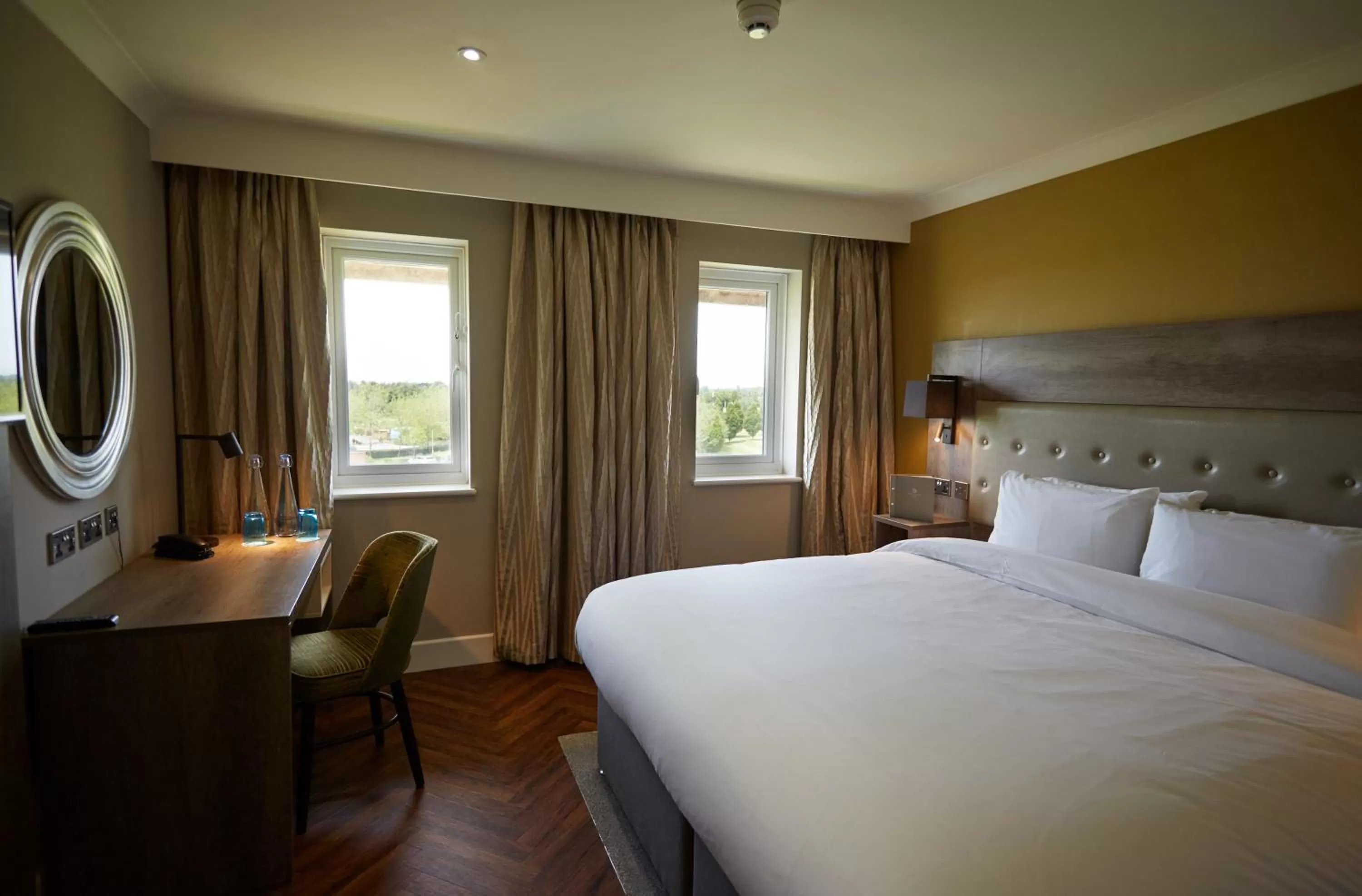 Bedroom, Bed in Wychwood Park Hotel and Golf Club