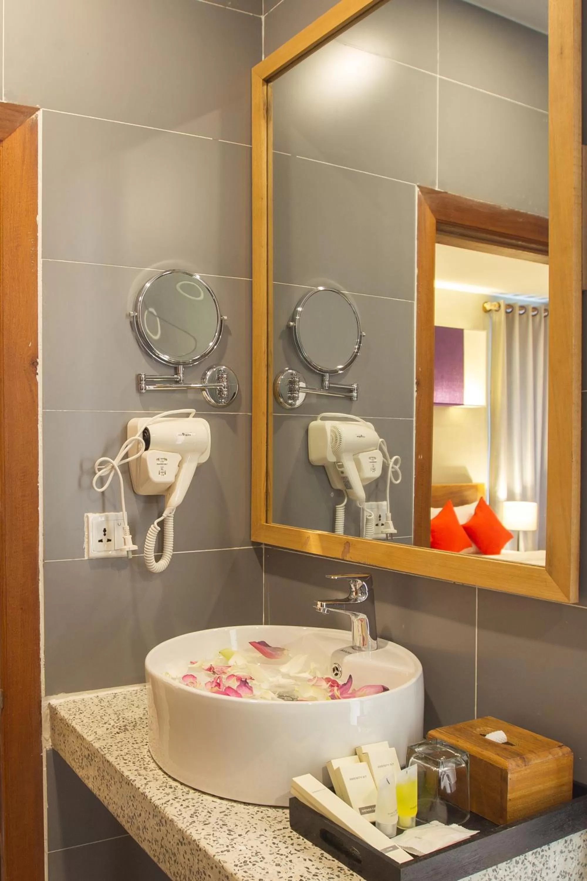 Property logo or sign in Home Chic Hotel