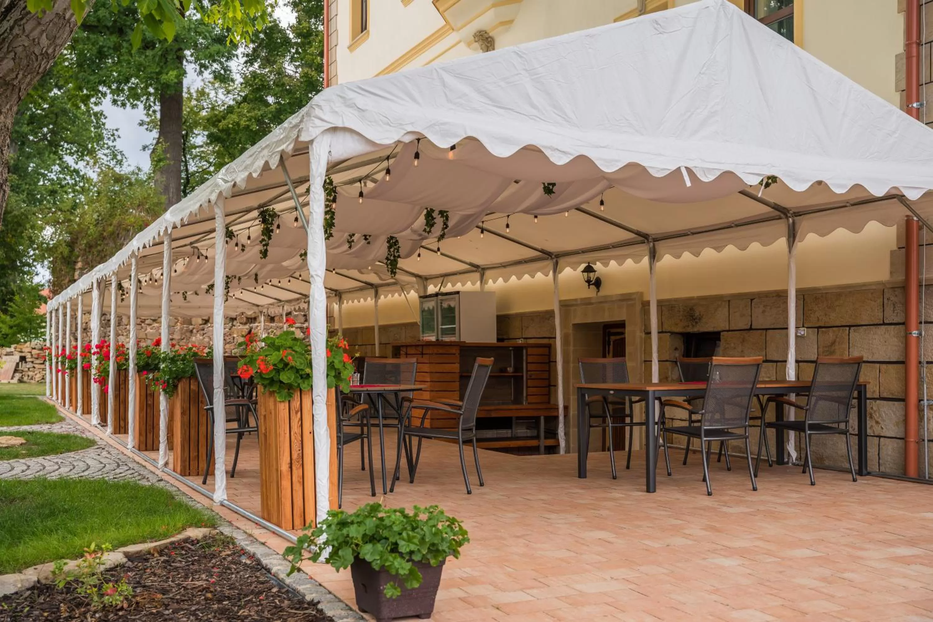 Restaurant/Places to Eat in Villa Libosad