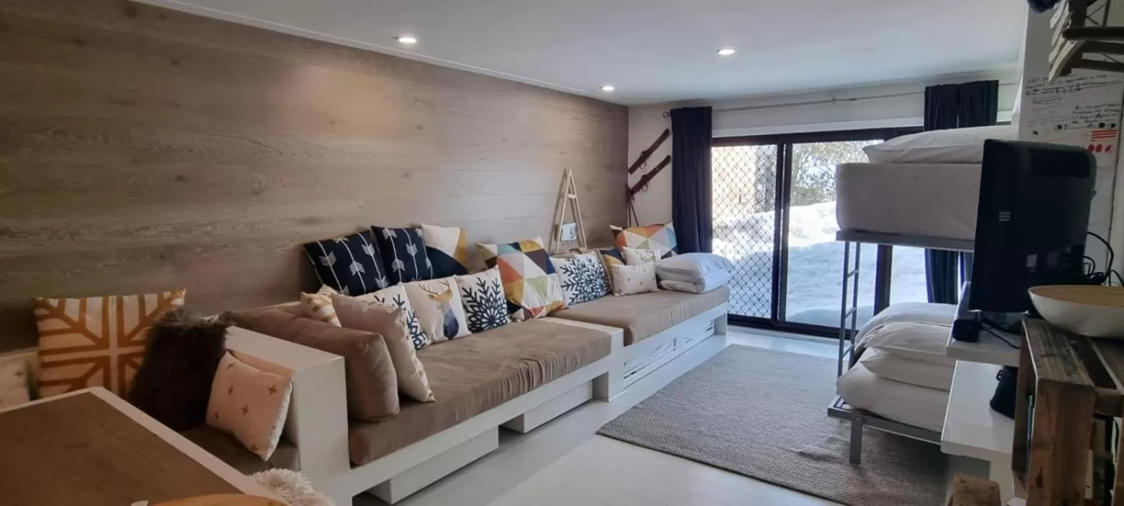 Seating area in Cedarwood Apartments