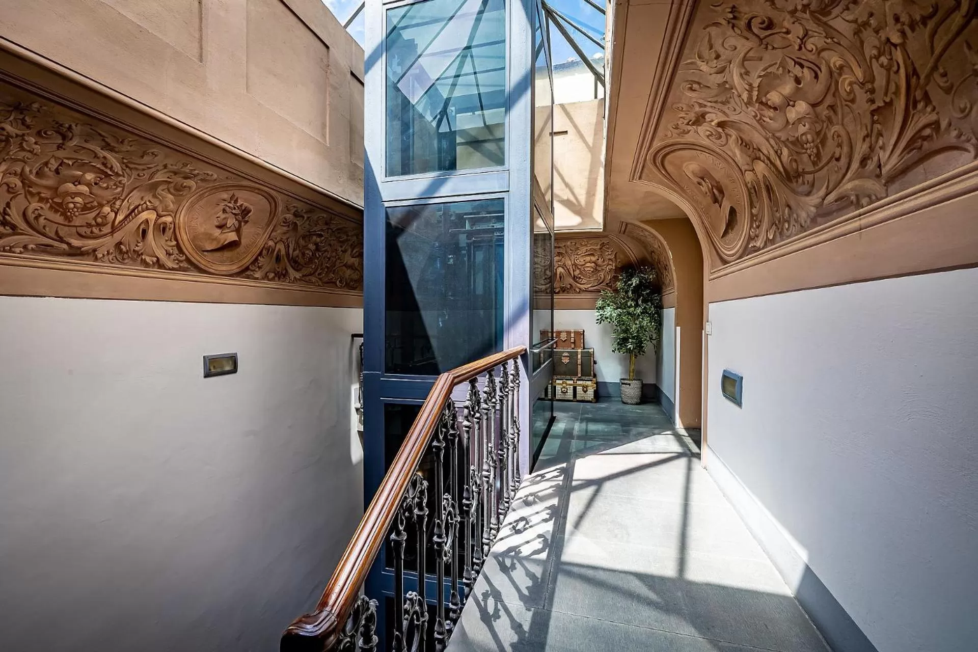 elevator in Martelli 6 Suite & Apartments