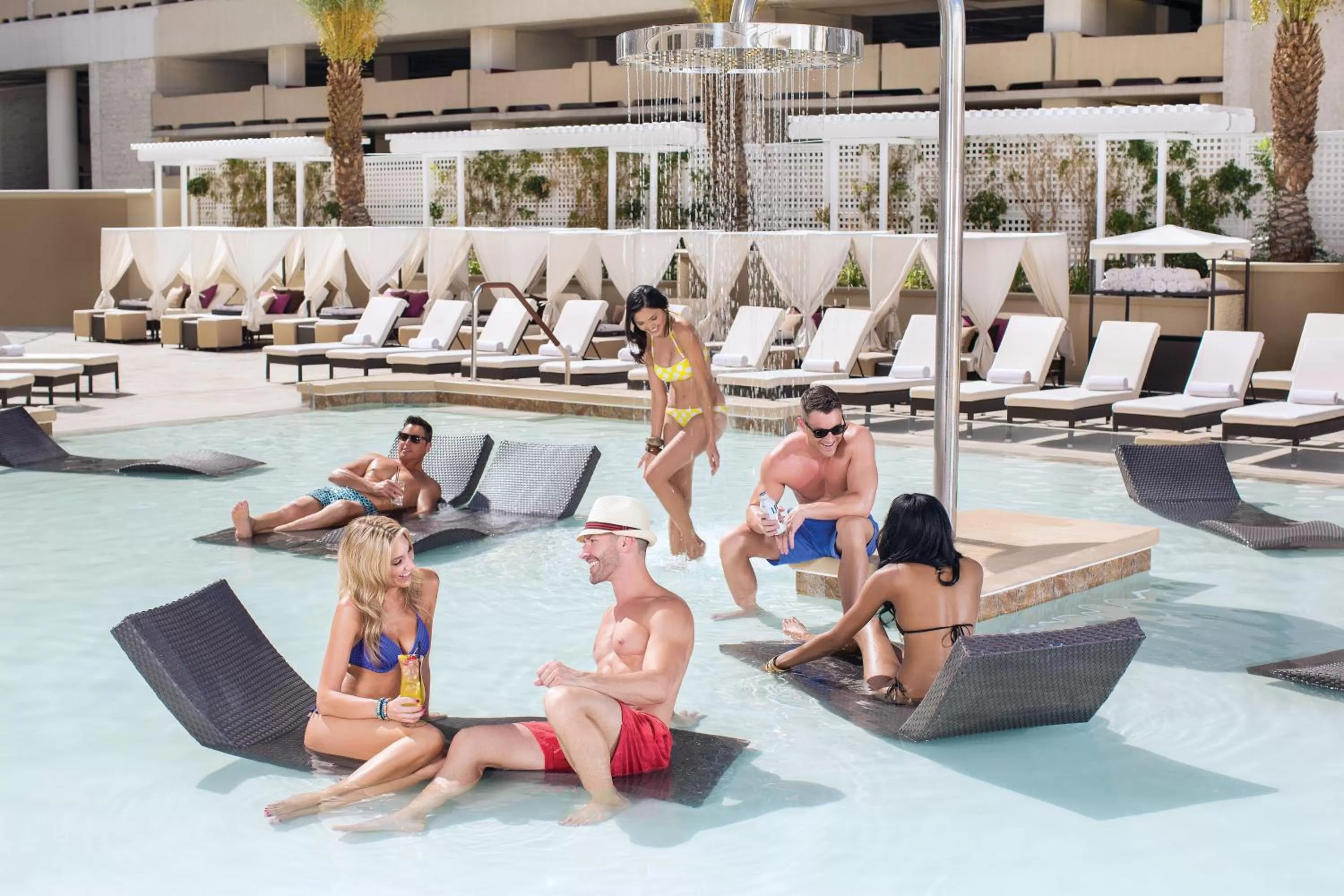 Swimming pool in Harrah's Las Vegas, A Caesars Destination