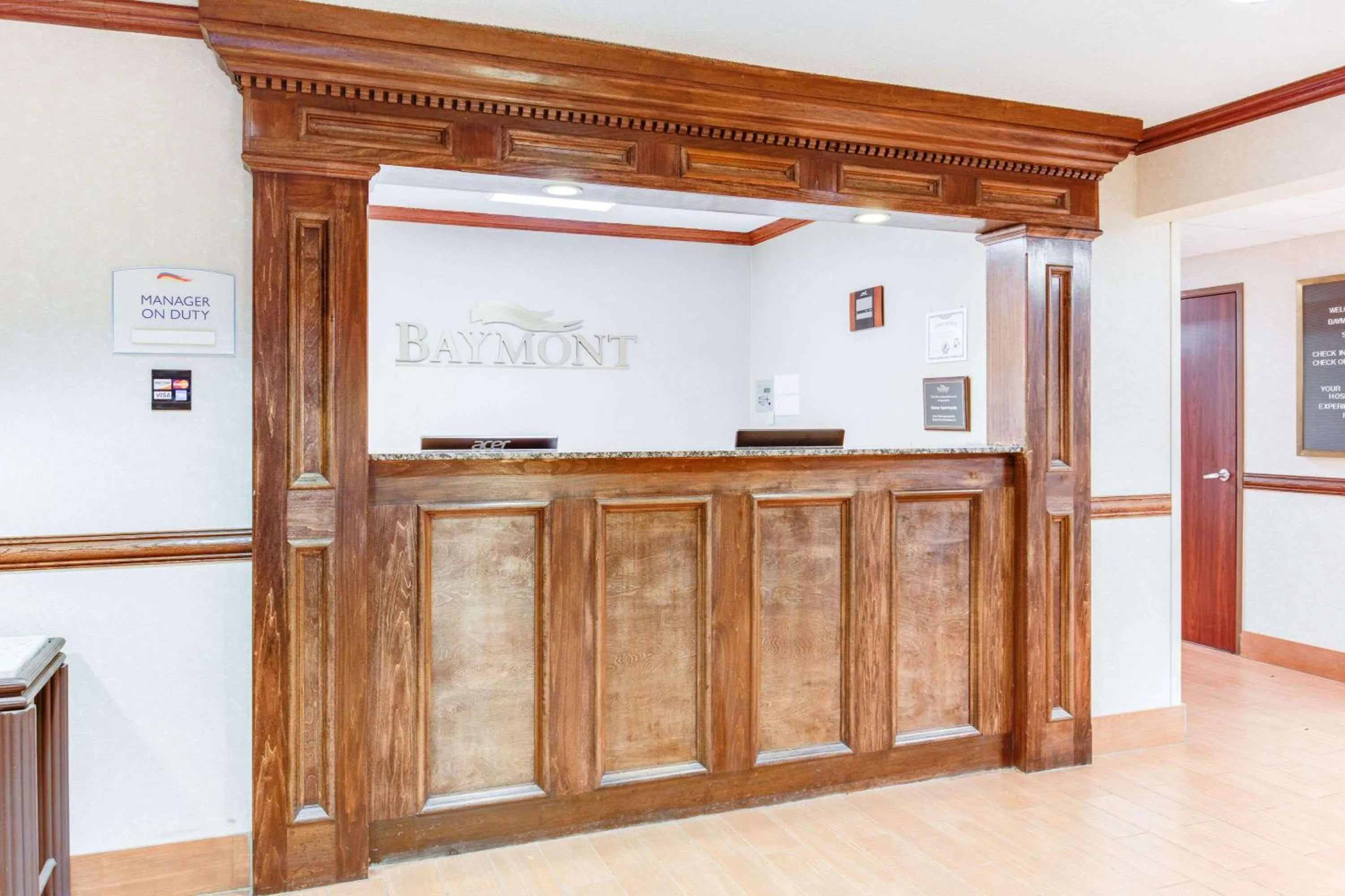 Lobby or reception in Baymont by Wyndham Kalamazoo West