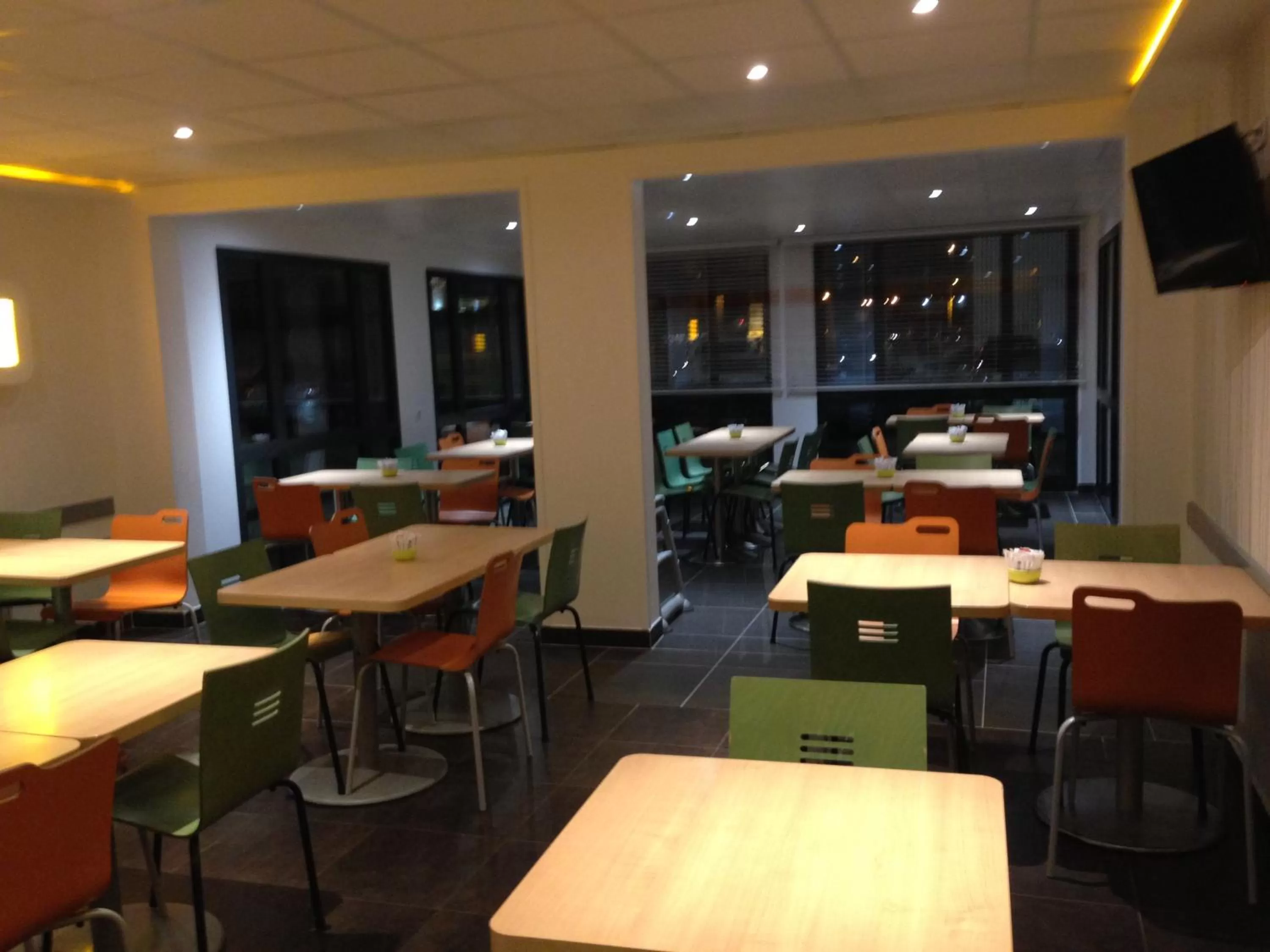 Restaurant/places to eat in Ibis budget Verdun