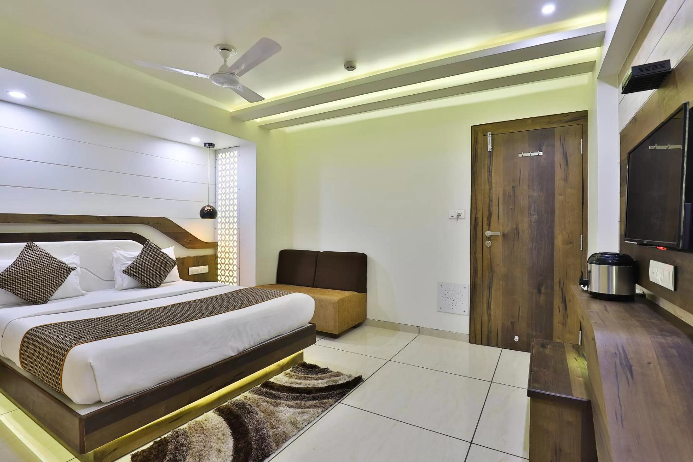 Photo of the whole room, Bed in Hotel Pearl