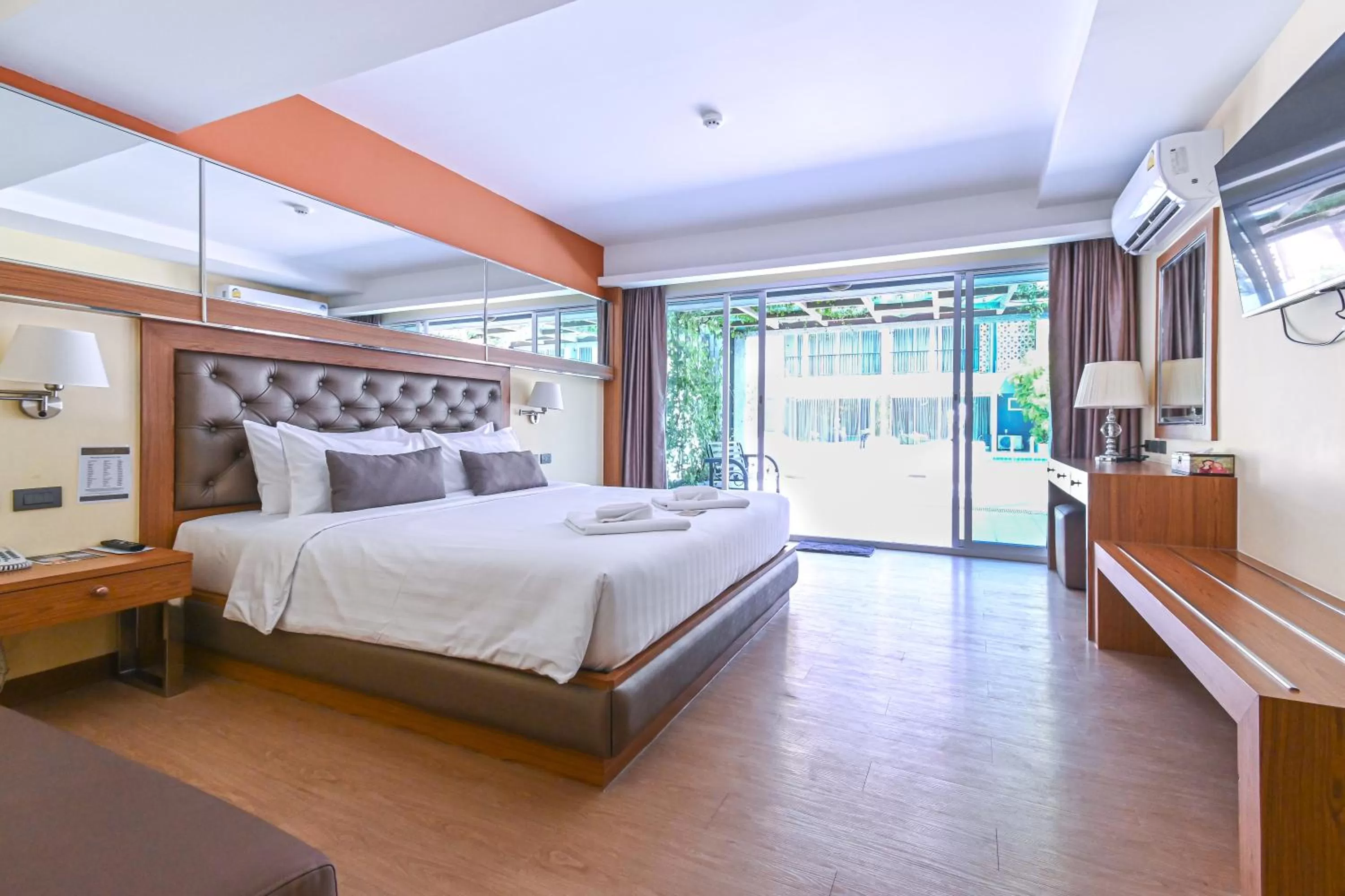 Bedroom, Bed in Golden Sea Hua Hin - SHA Extra Plus