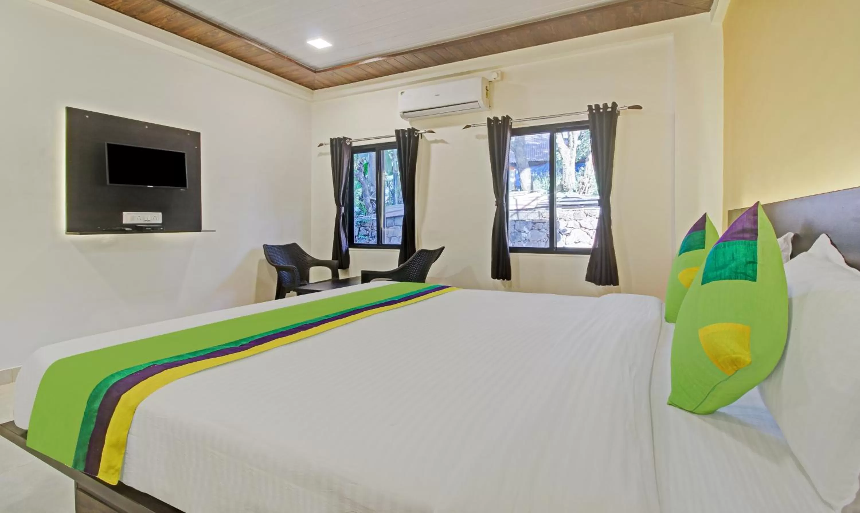 Bed in Treebo Trend Raaya Regency