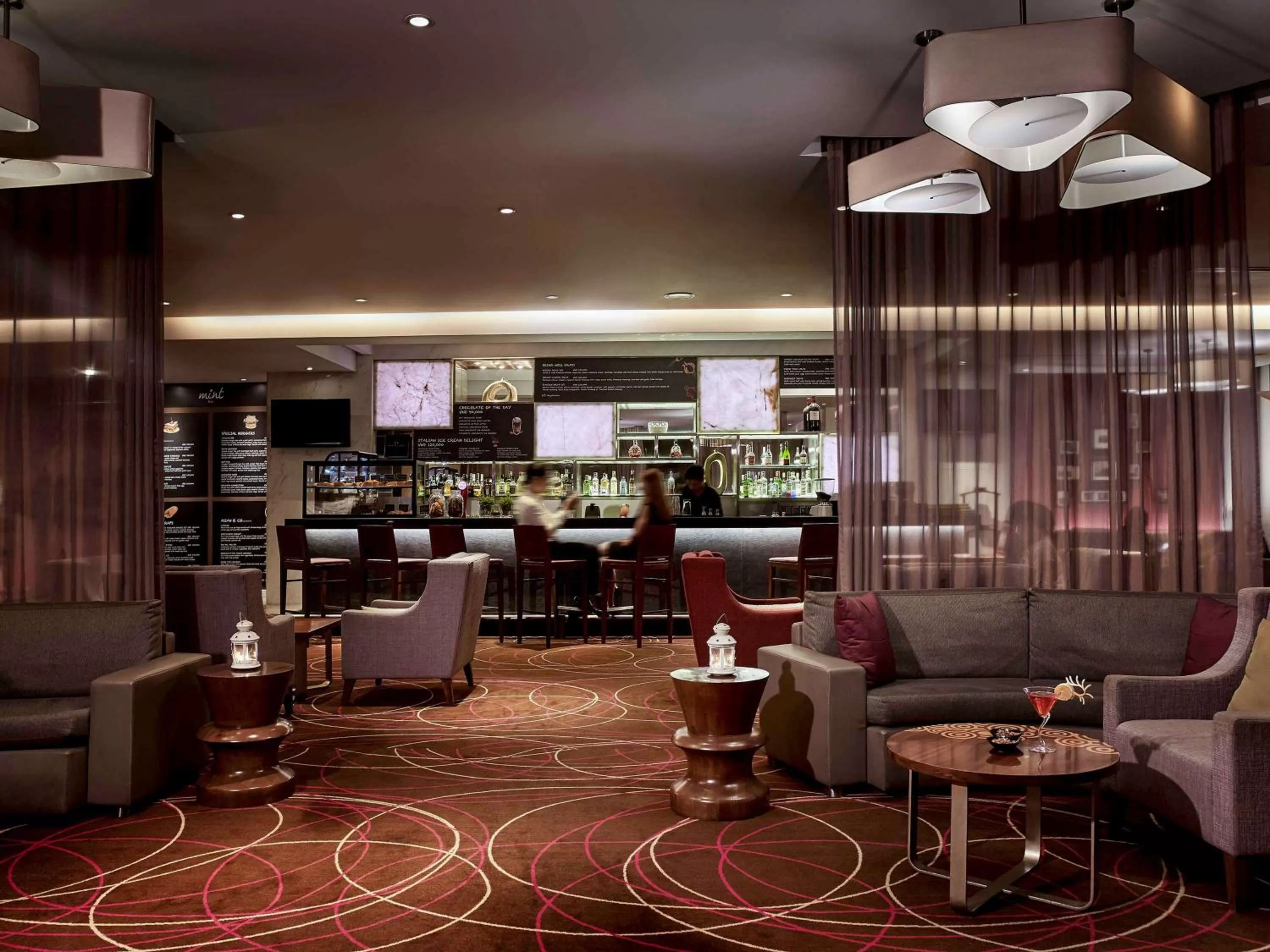 Lounge or bar in Pullman Hanoi