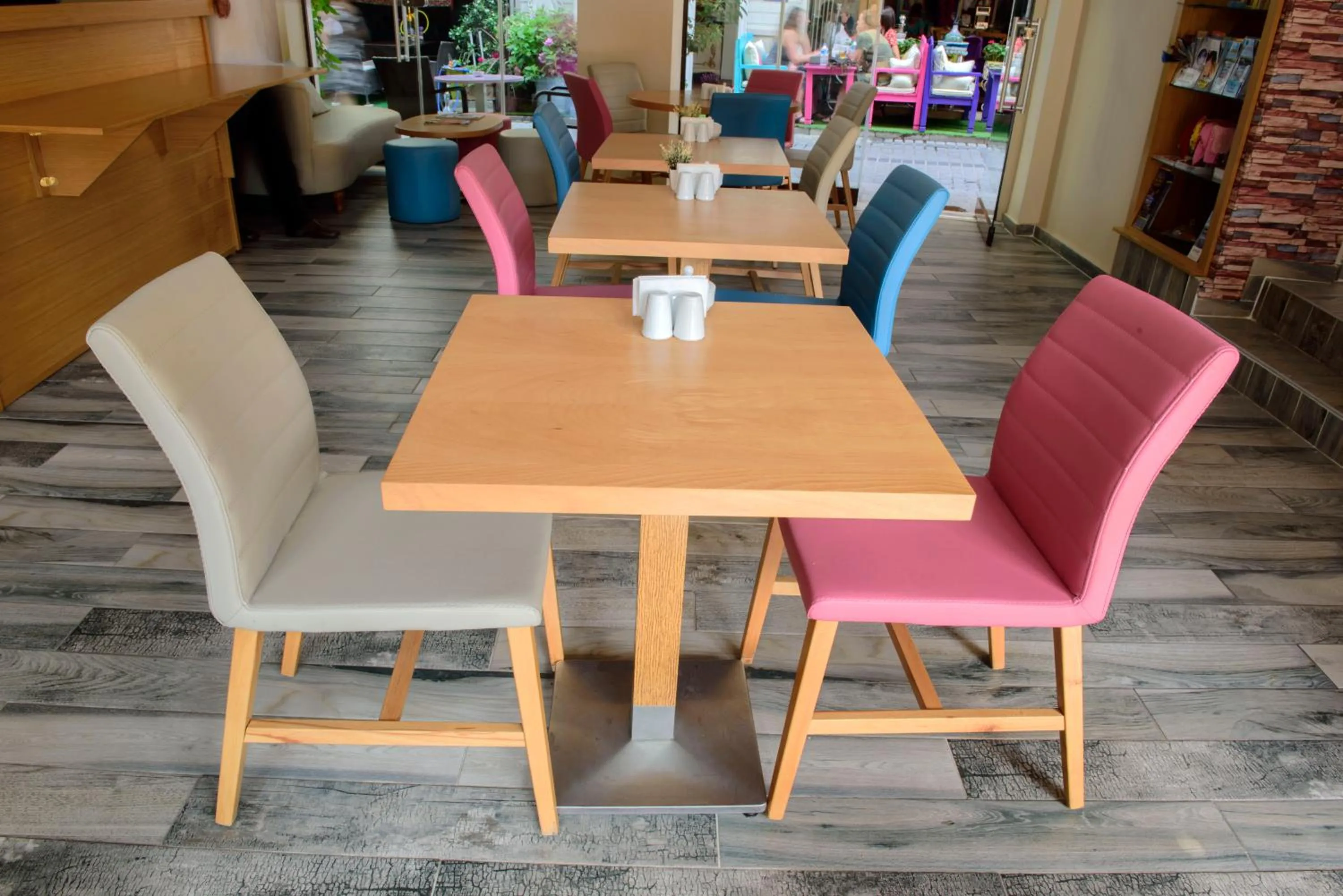 Restaurant/places to eat in Tayahatun Hotel