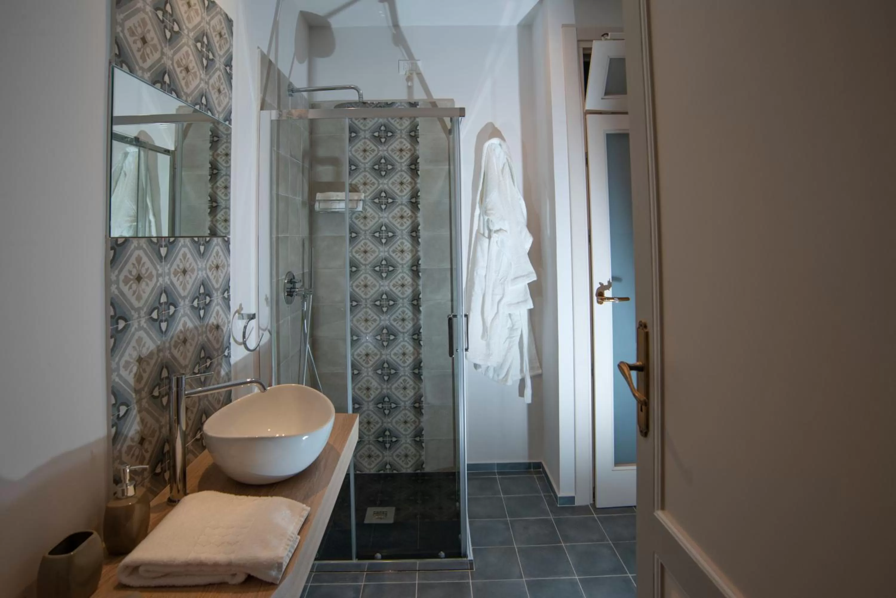 Shower, Bathroom in I Sogni della Memoria