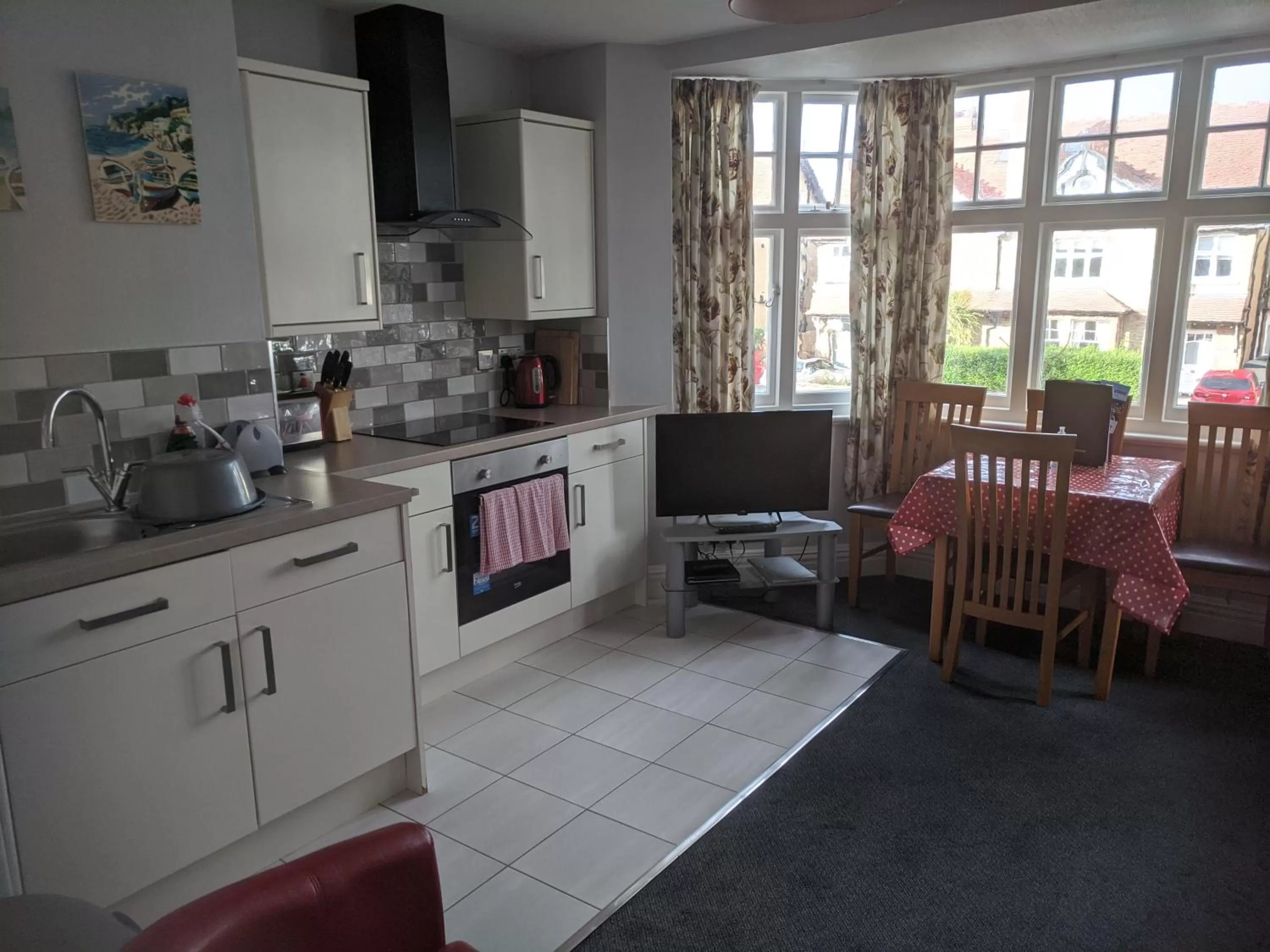 Kitchen or kitchenette in Buile Hill Holiday Flats