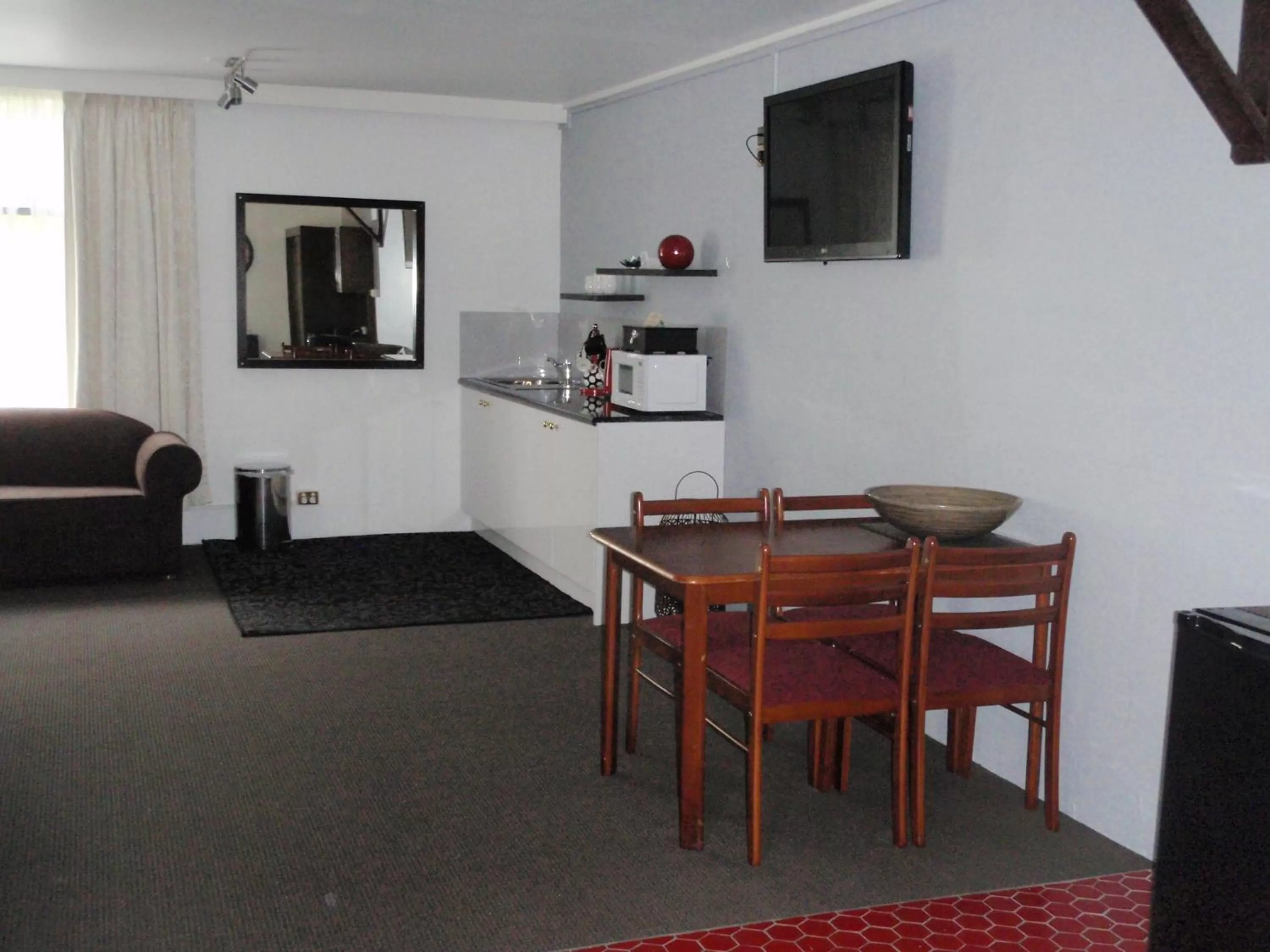 Dining area in West Coaster Motel