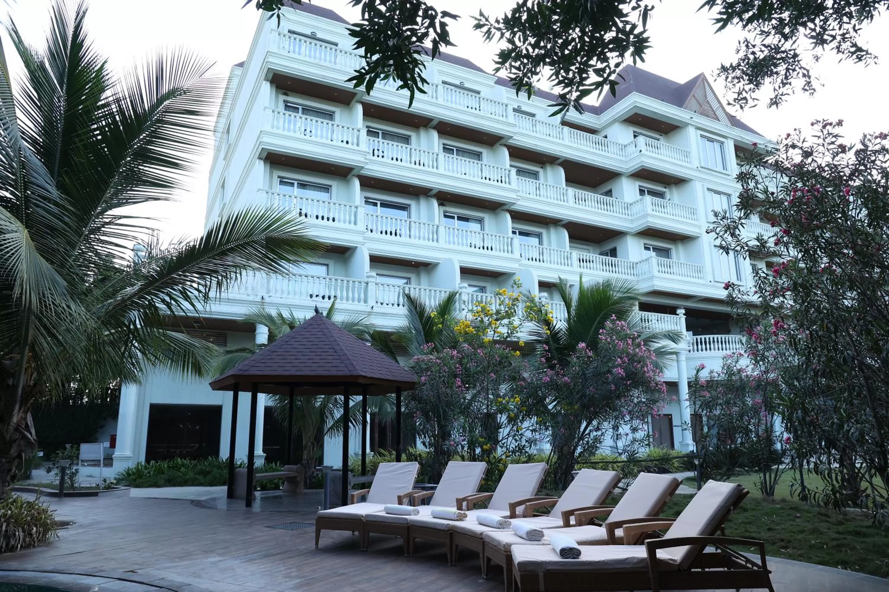Swimming pool in The Fern Sattva Resort, Dwarka