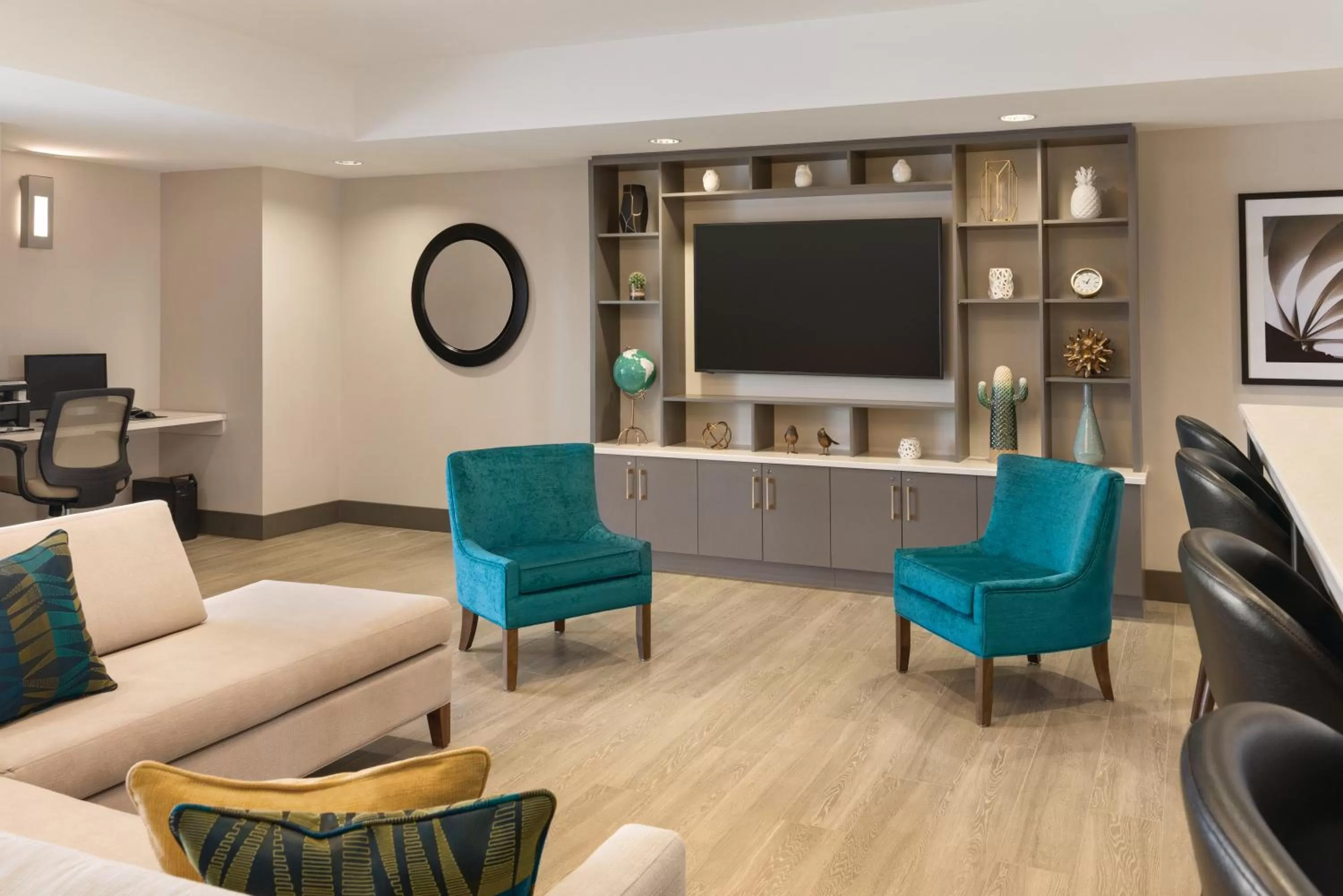 Communal lounge/ TV room in Park Inn by Radisson, Calgary Airport North, AB