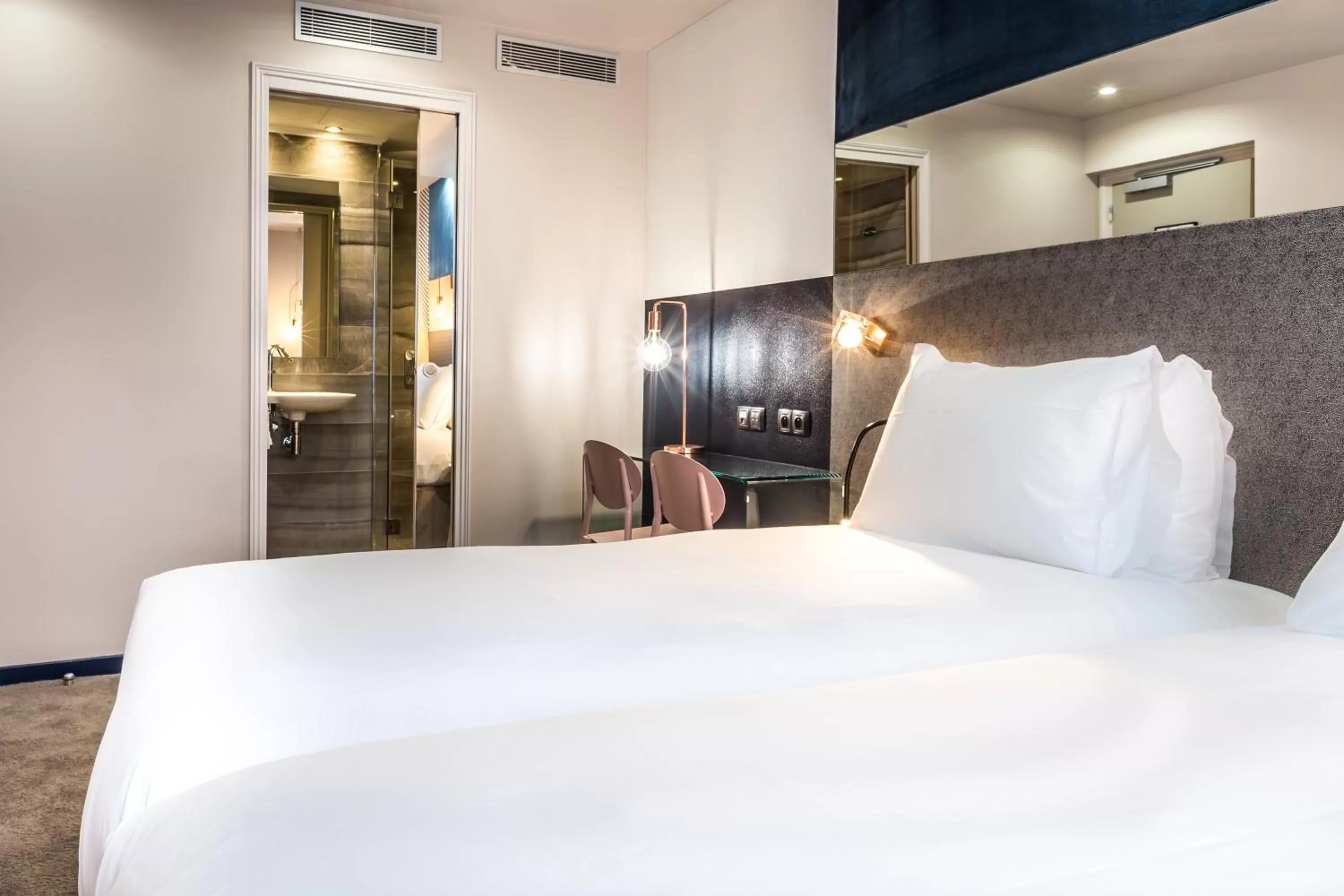 Bed in Hotel Duette Paris