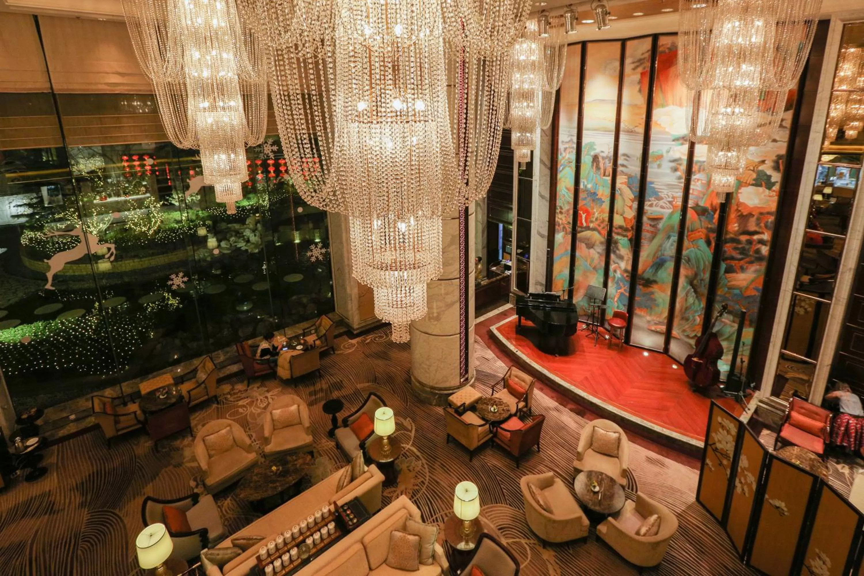 Lounge or bar in Shangri-La Dalian