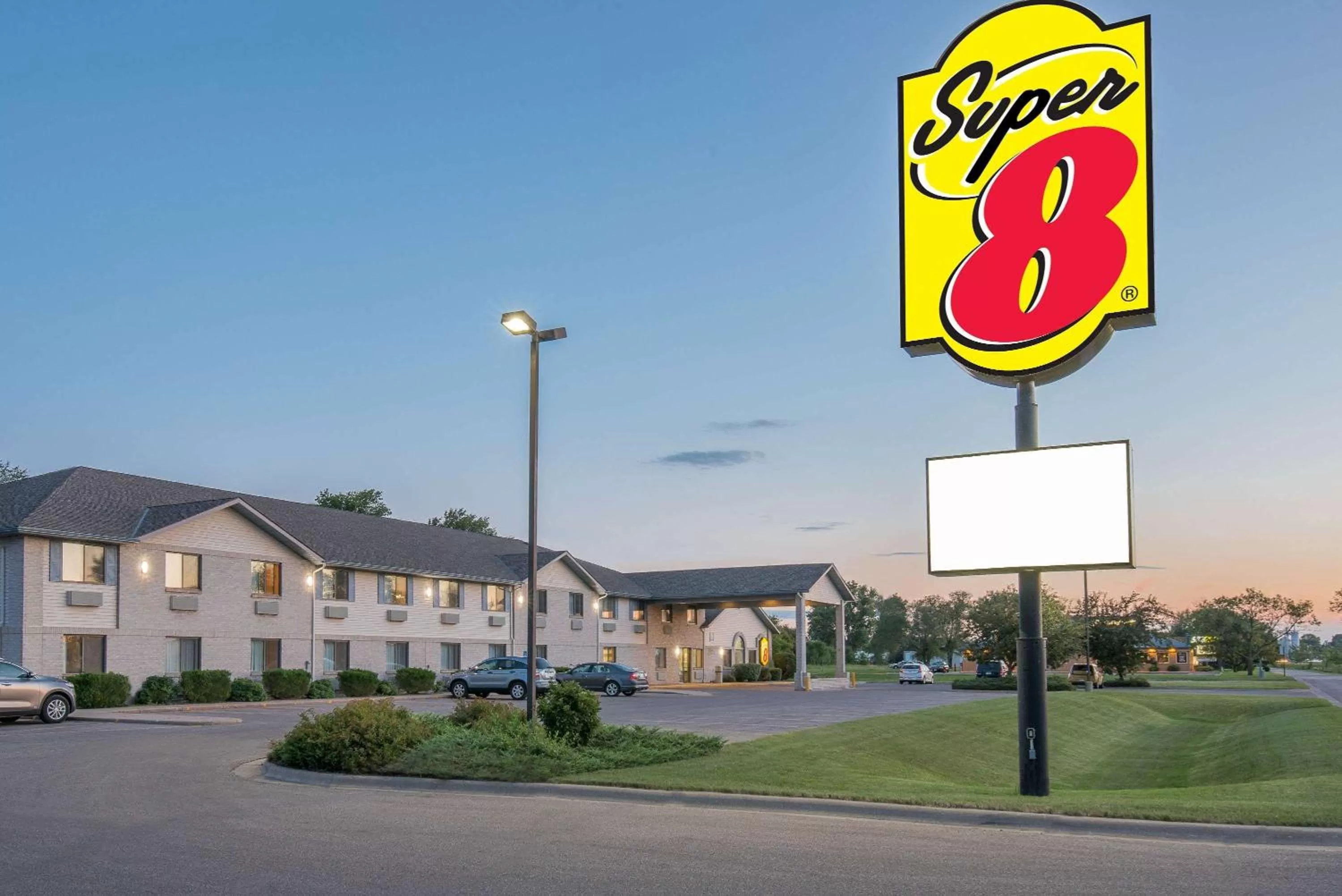 Property building in Super 8 by Wyndham Morris