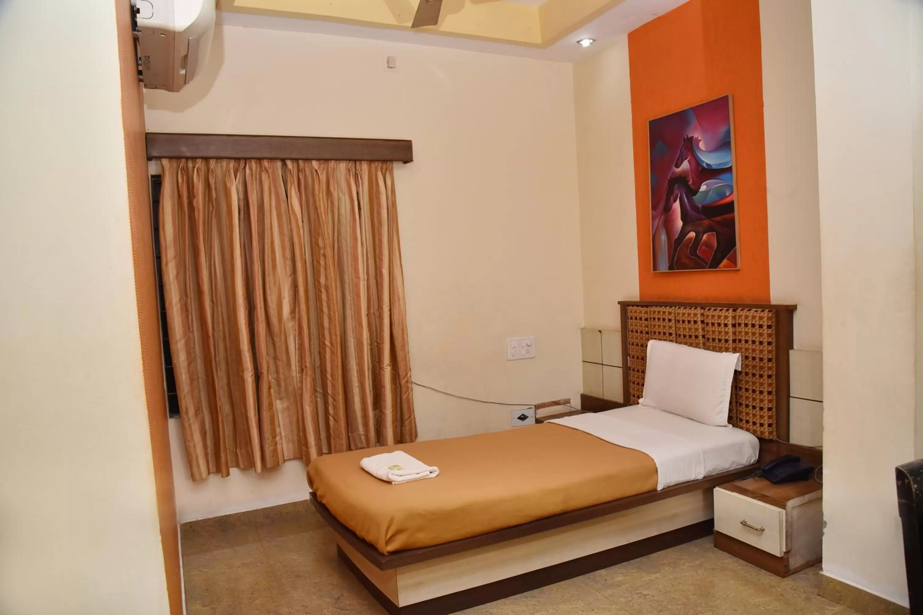 Bedroom, Bed in Hotel Ashlesh Manipal