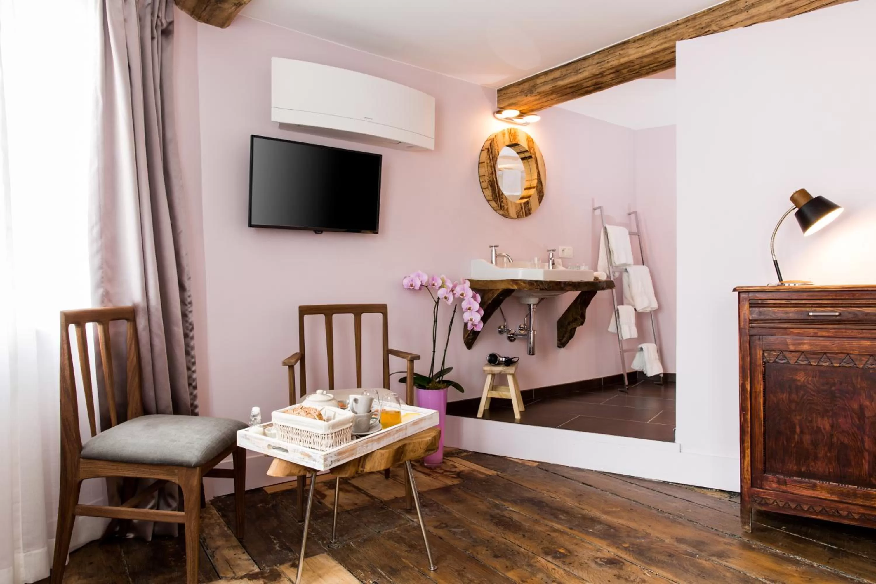 Photo of the whole room in BnB City